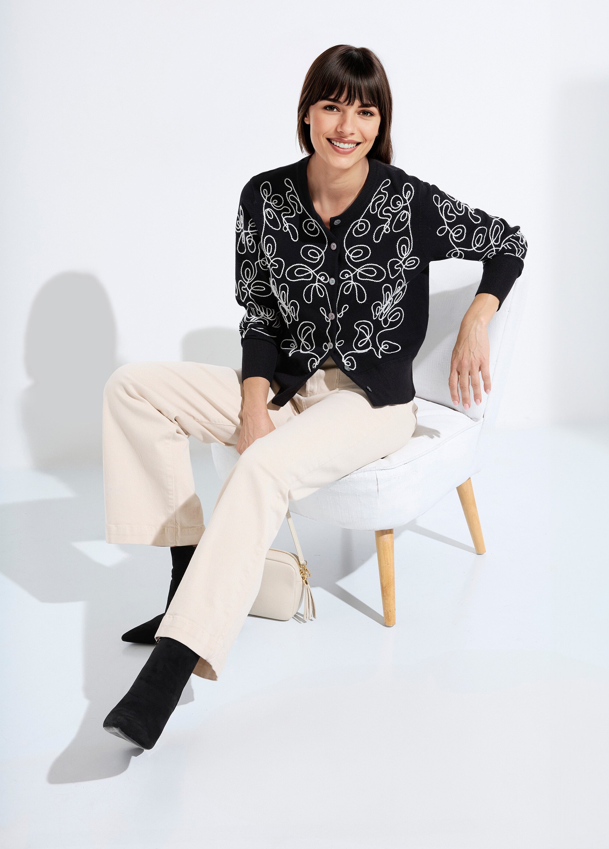 Gilet cardigan boutonné court brodé Femme Noir PAGA MV1