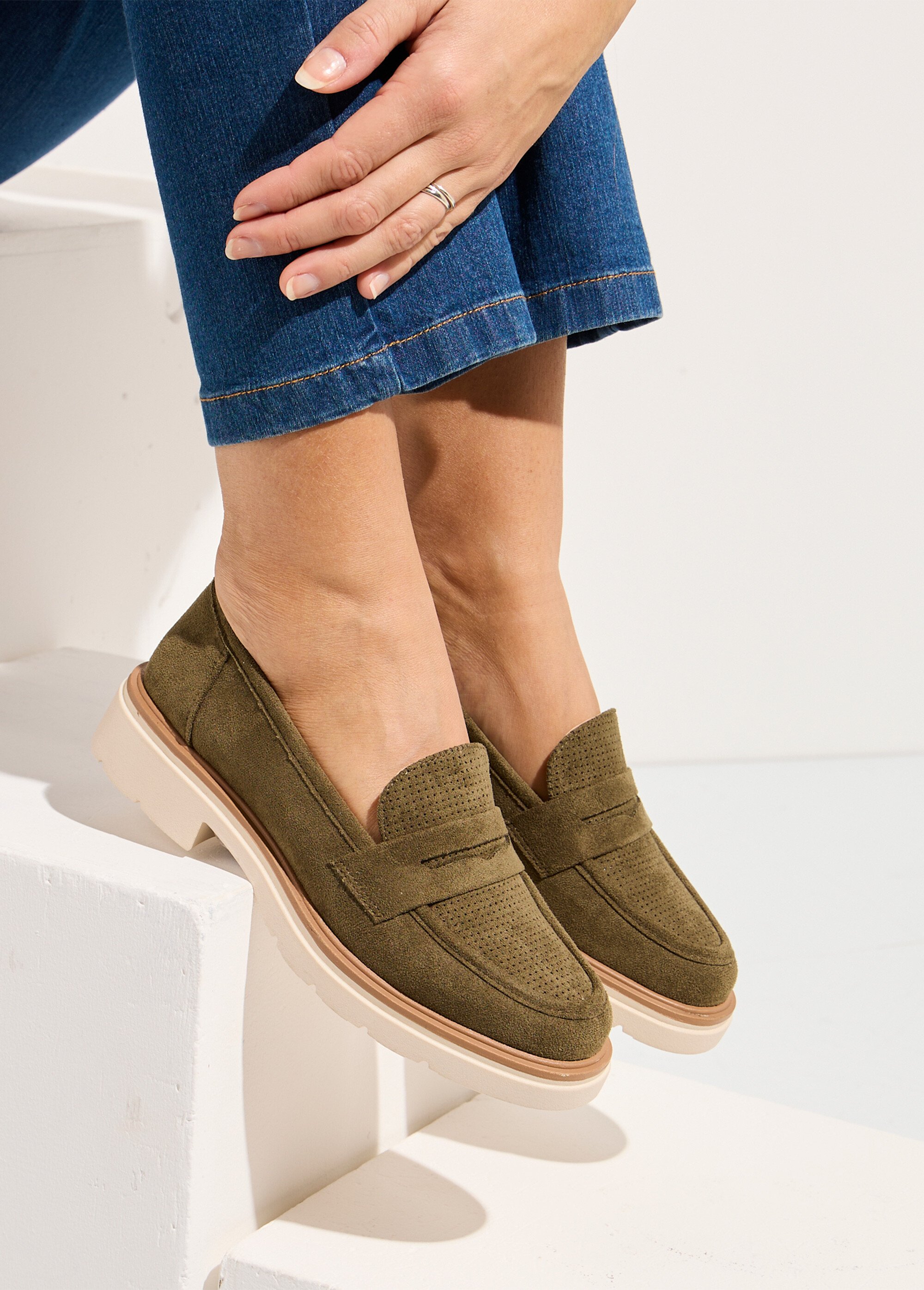 Mocassins perforés largeur confort Femme Vert ORA SI1