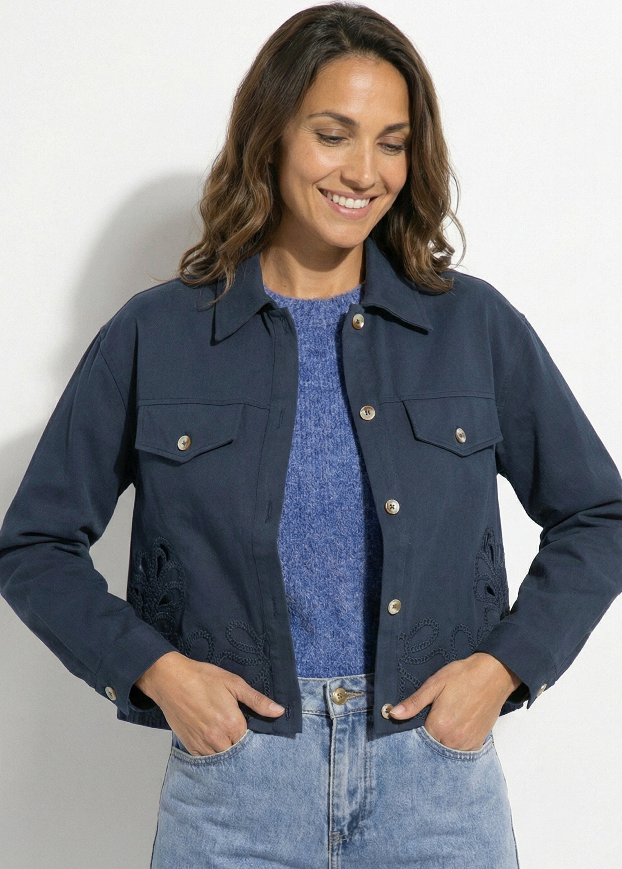 Veste courte en denim, détails ajourés