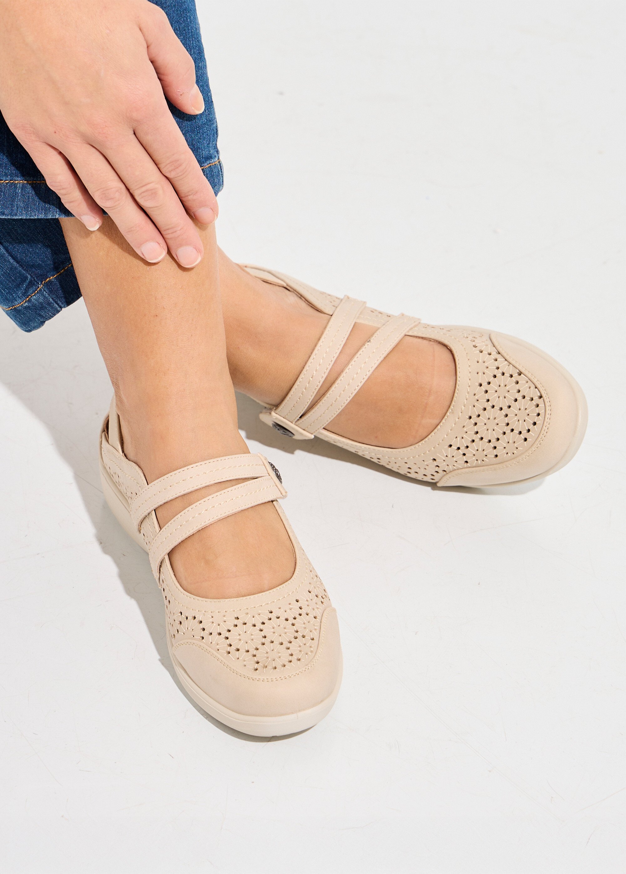 Ballerines perforées scratchées largeur confort Femme Beige OLENA SI1