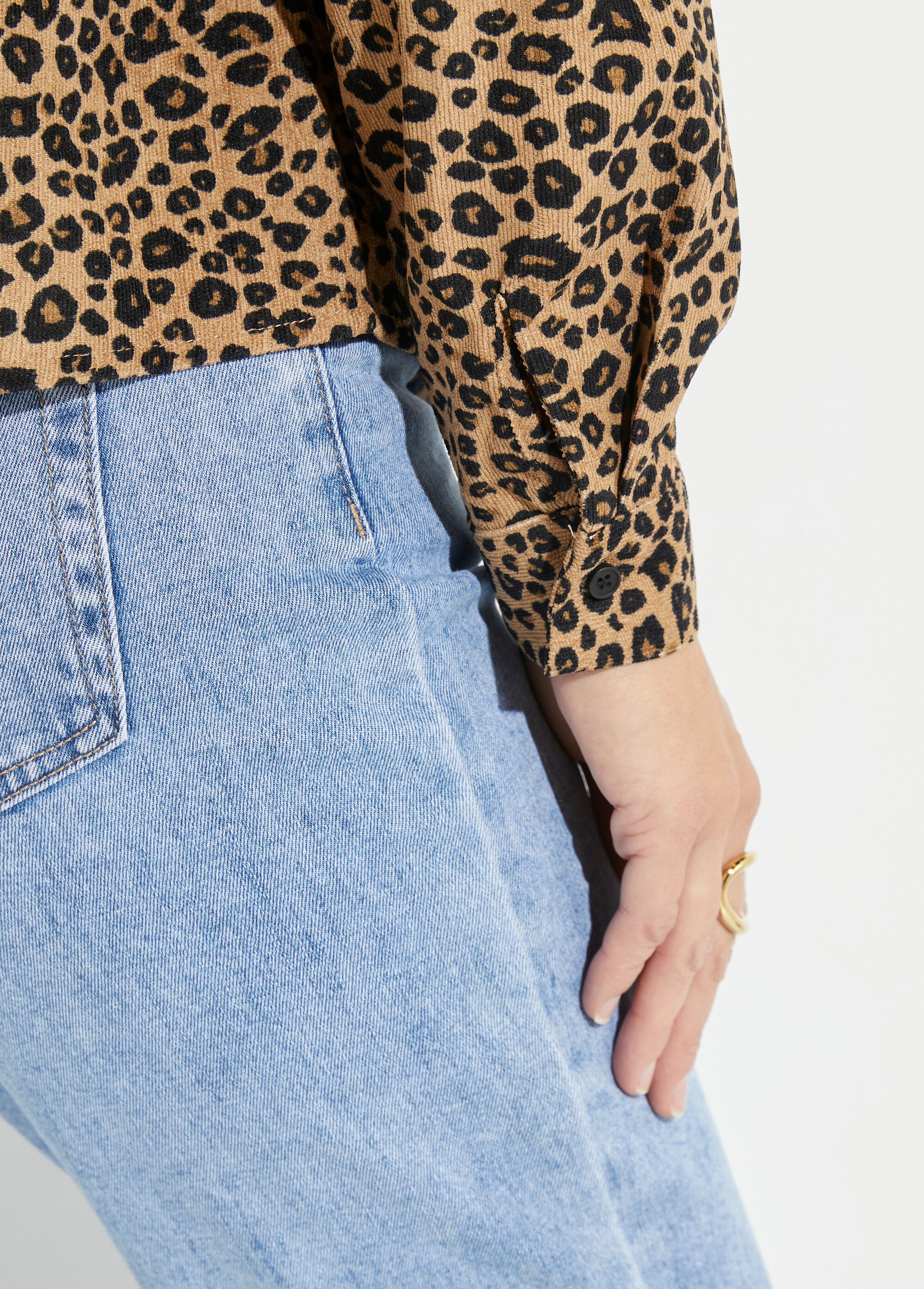 Chemisier velours léopard et col simili