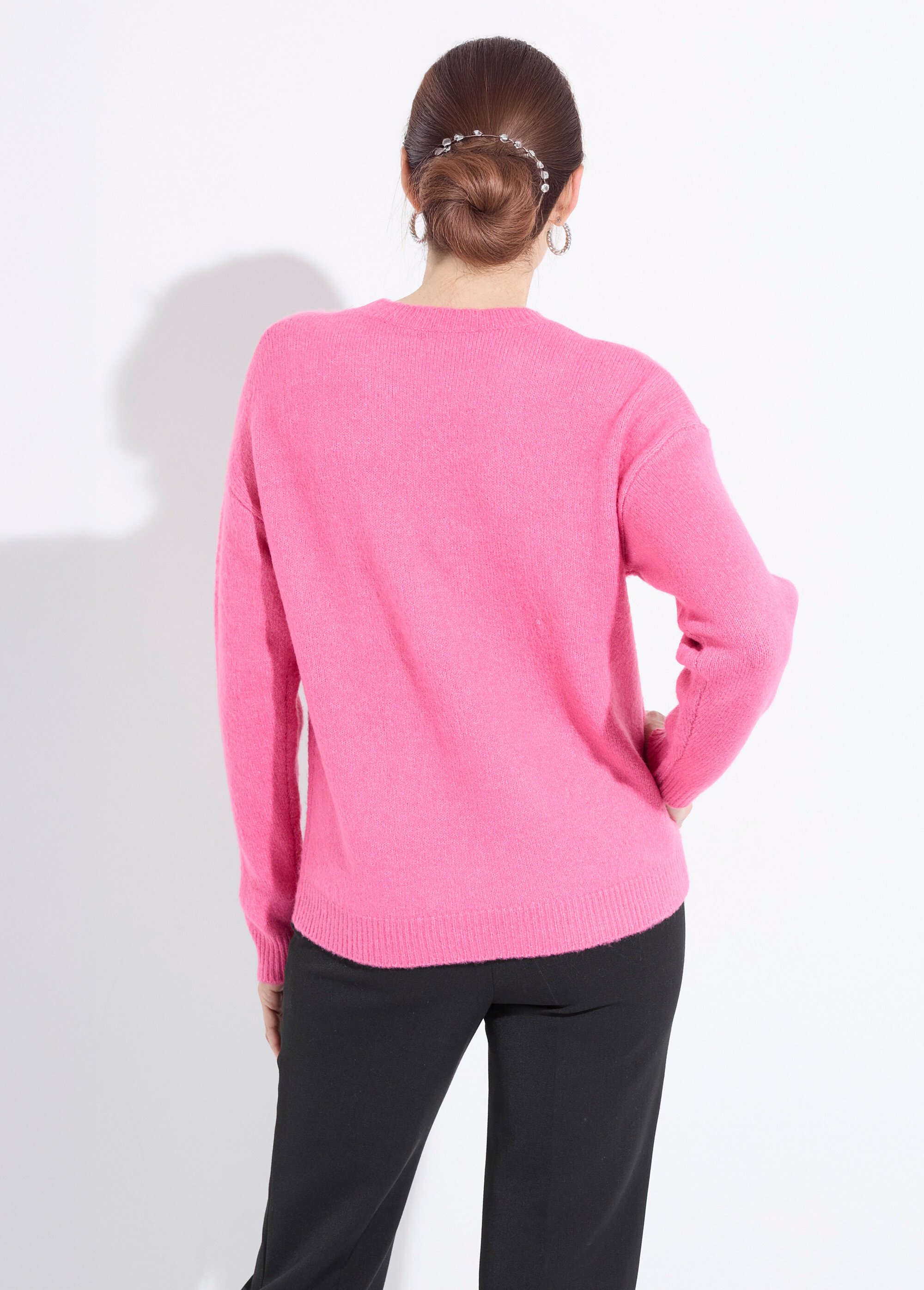 Pull doux col rond avec strass et sequins