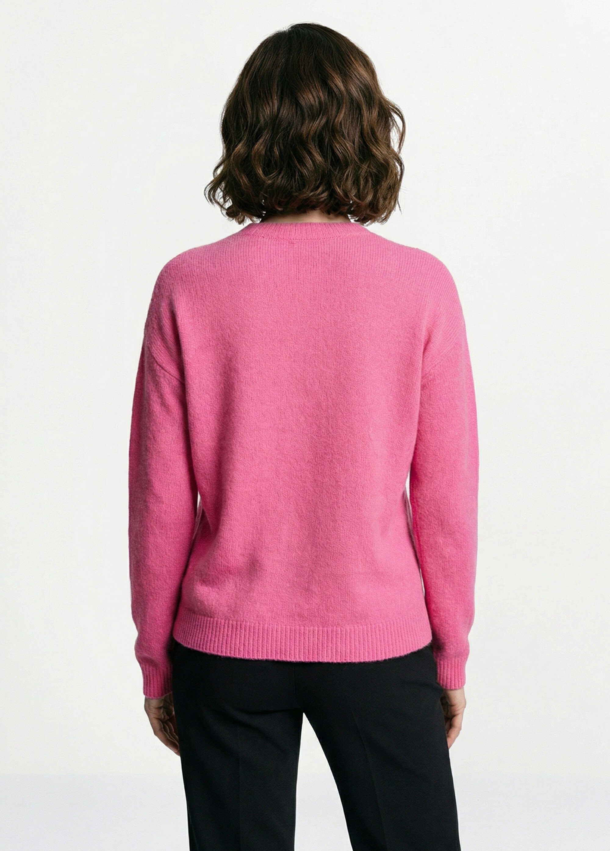Pull doux col rond avec strass et sequins