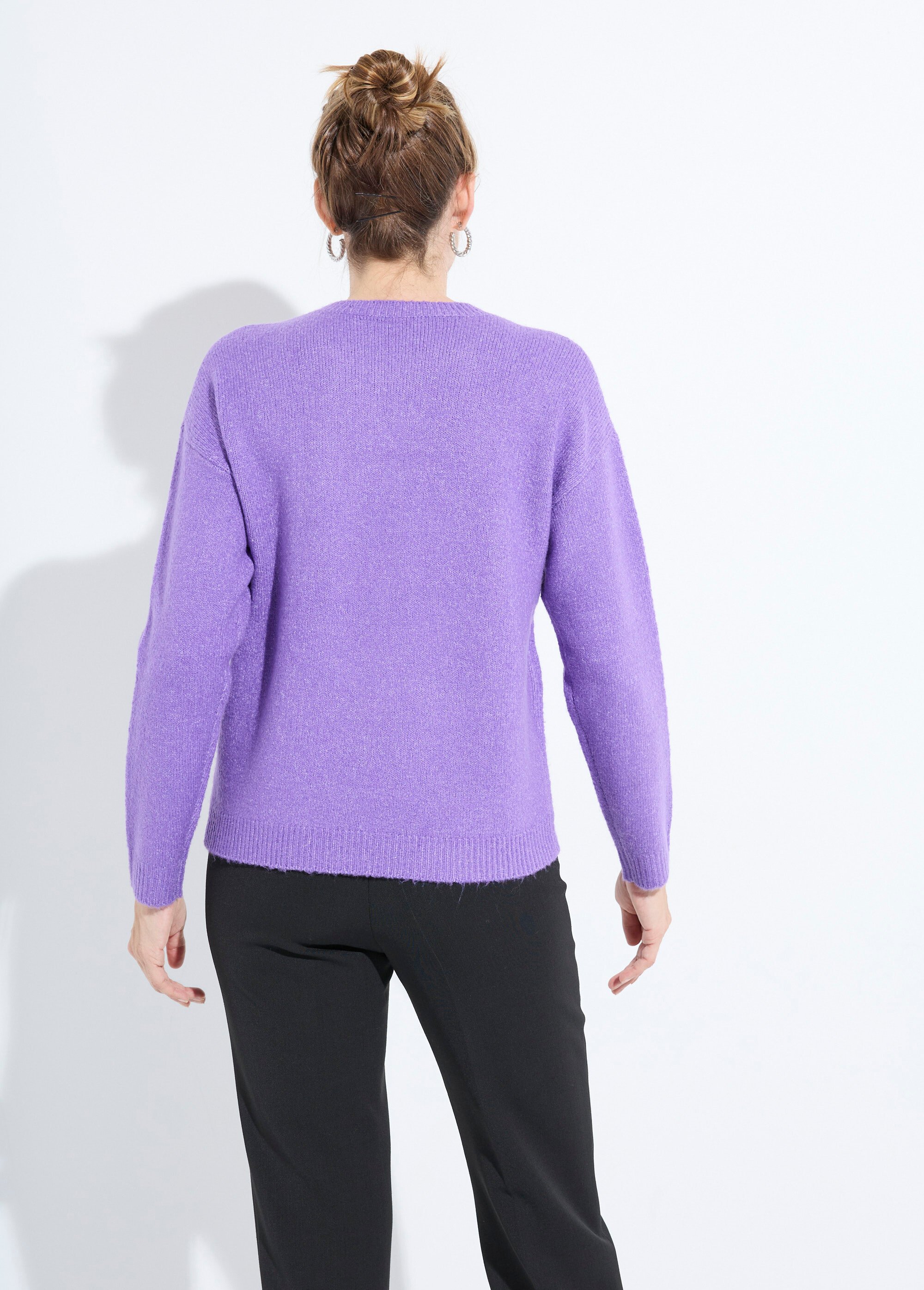 Pull doux col rond avec strass et sequins