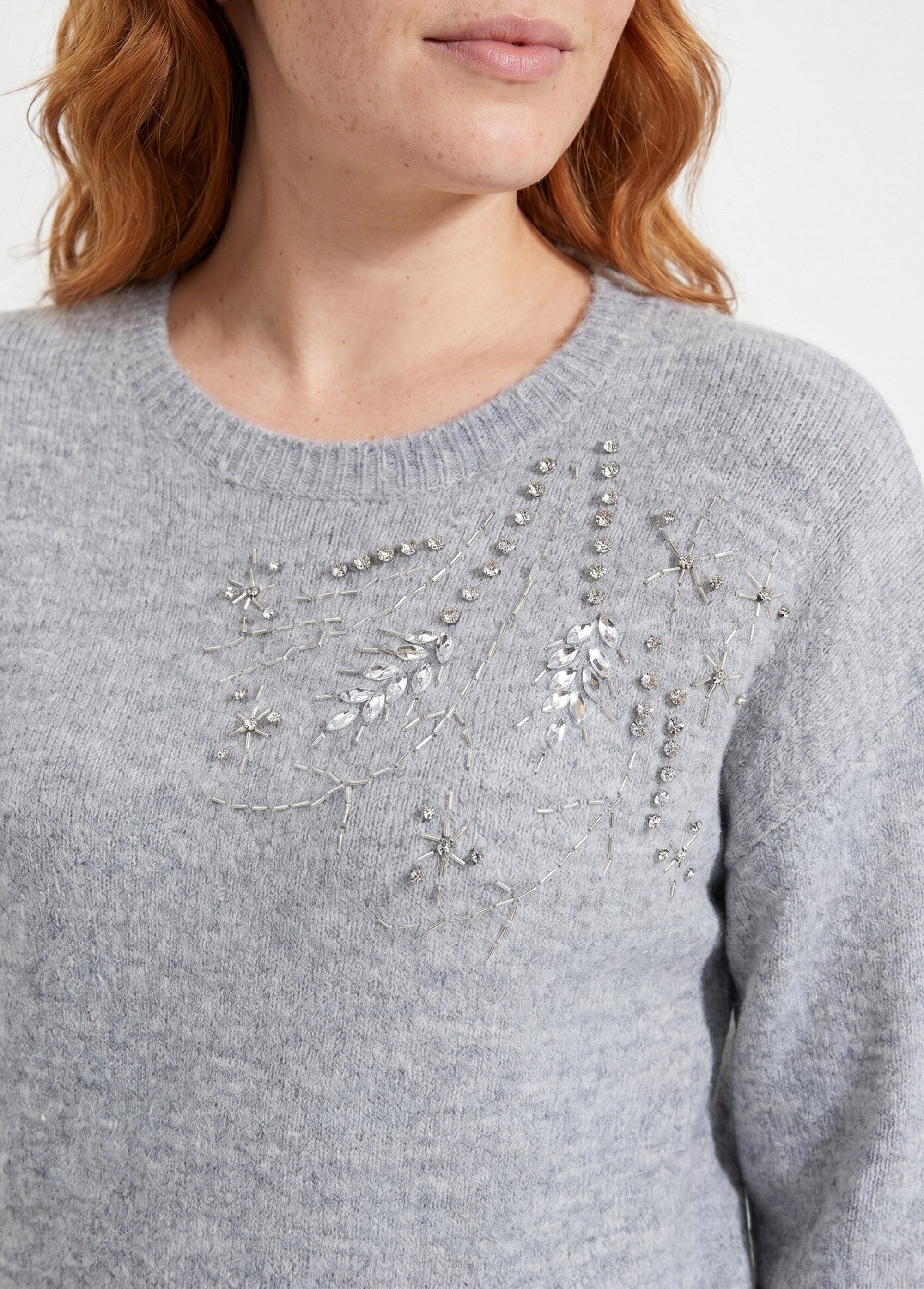 Pull doux col rond avec strass et sequins