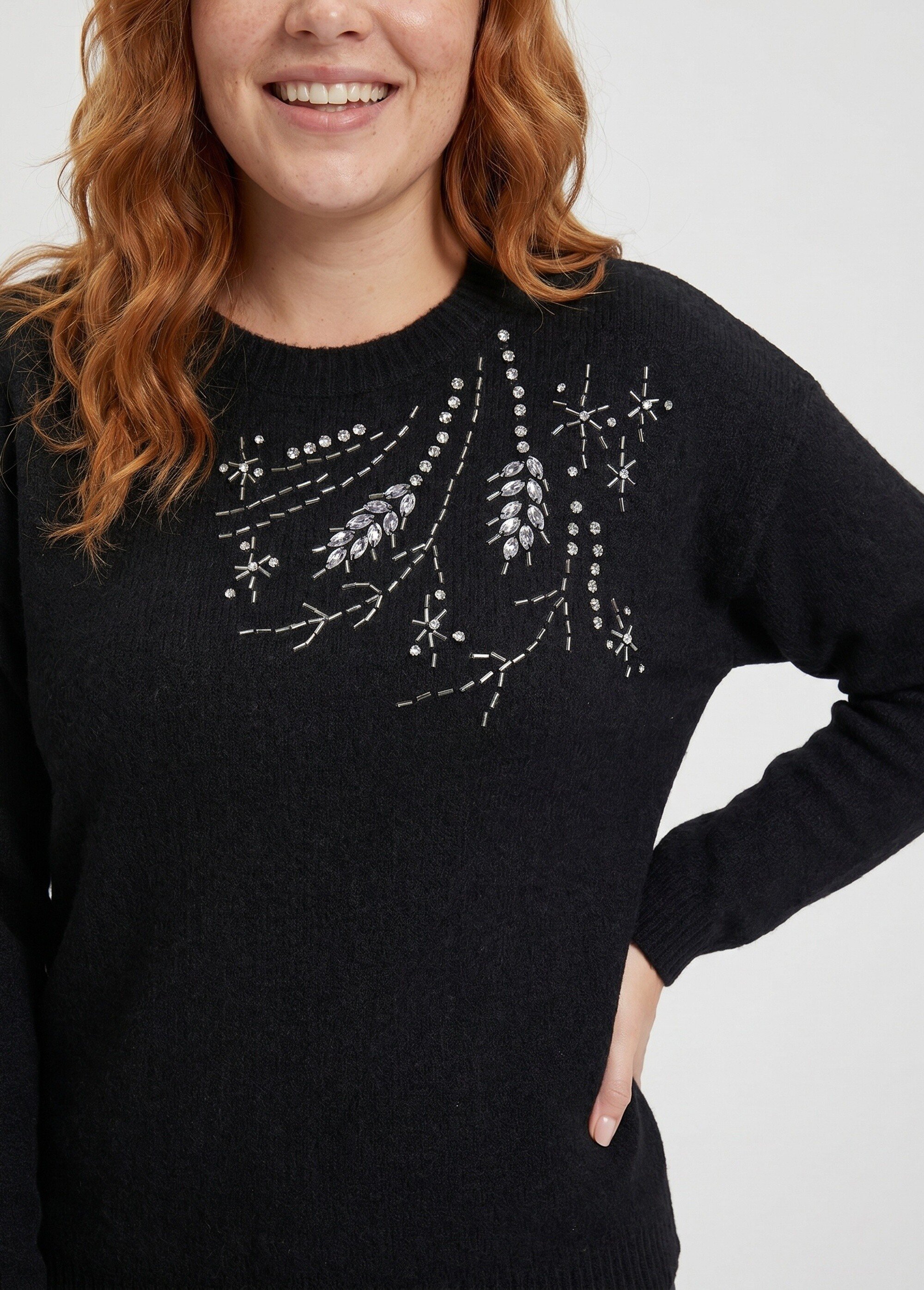 Pull doux col rond avec strass et sequins