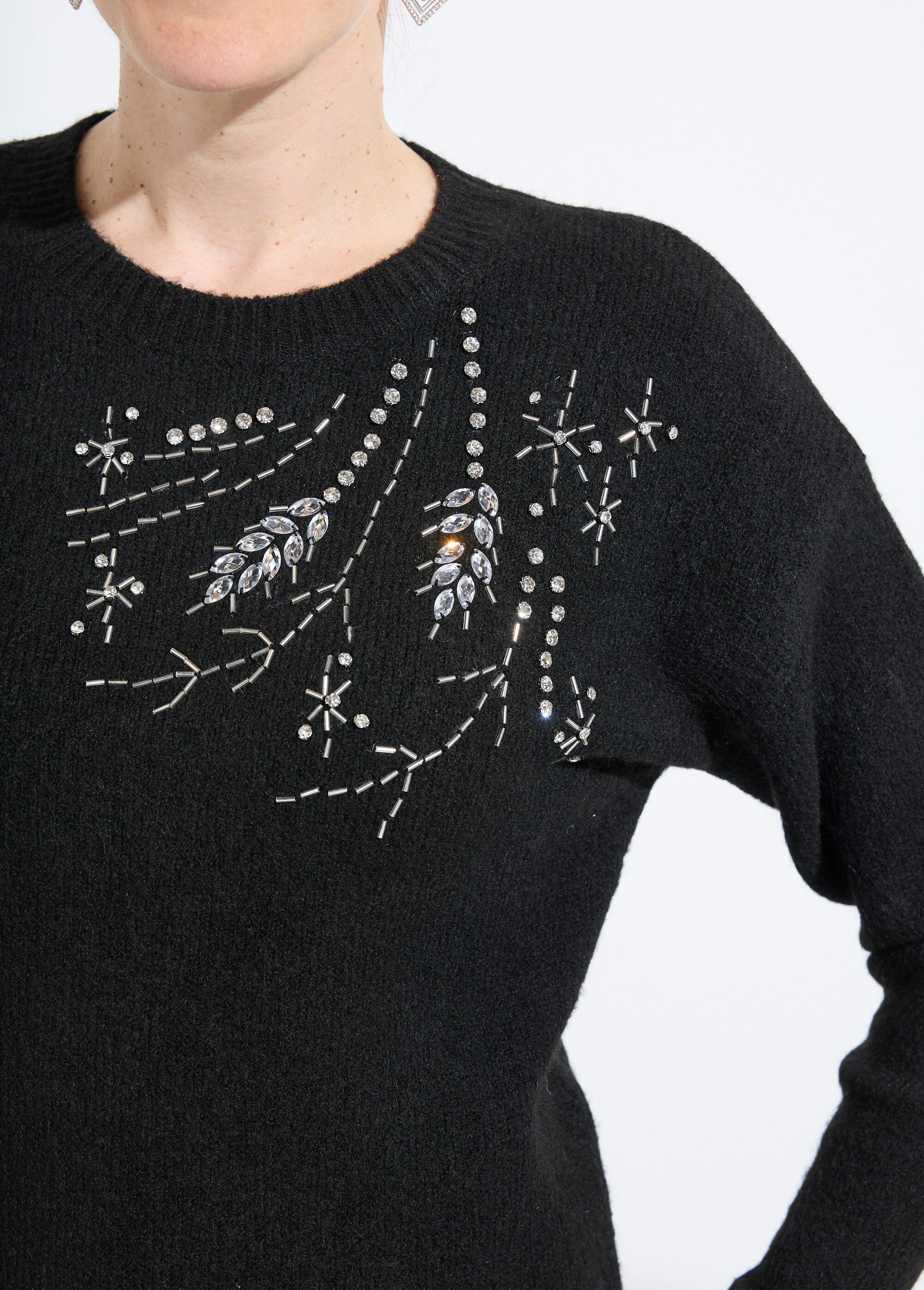 Pull doux col rond avec strass et sequins