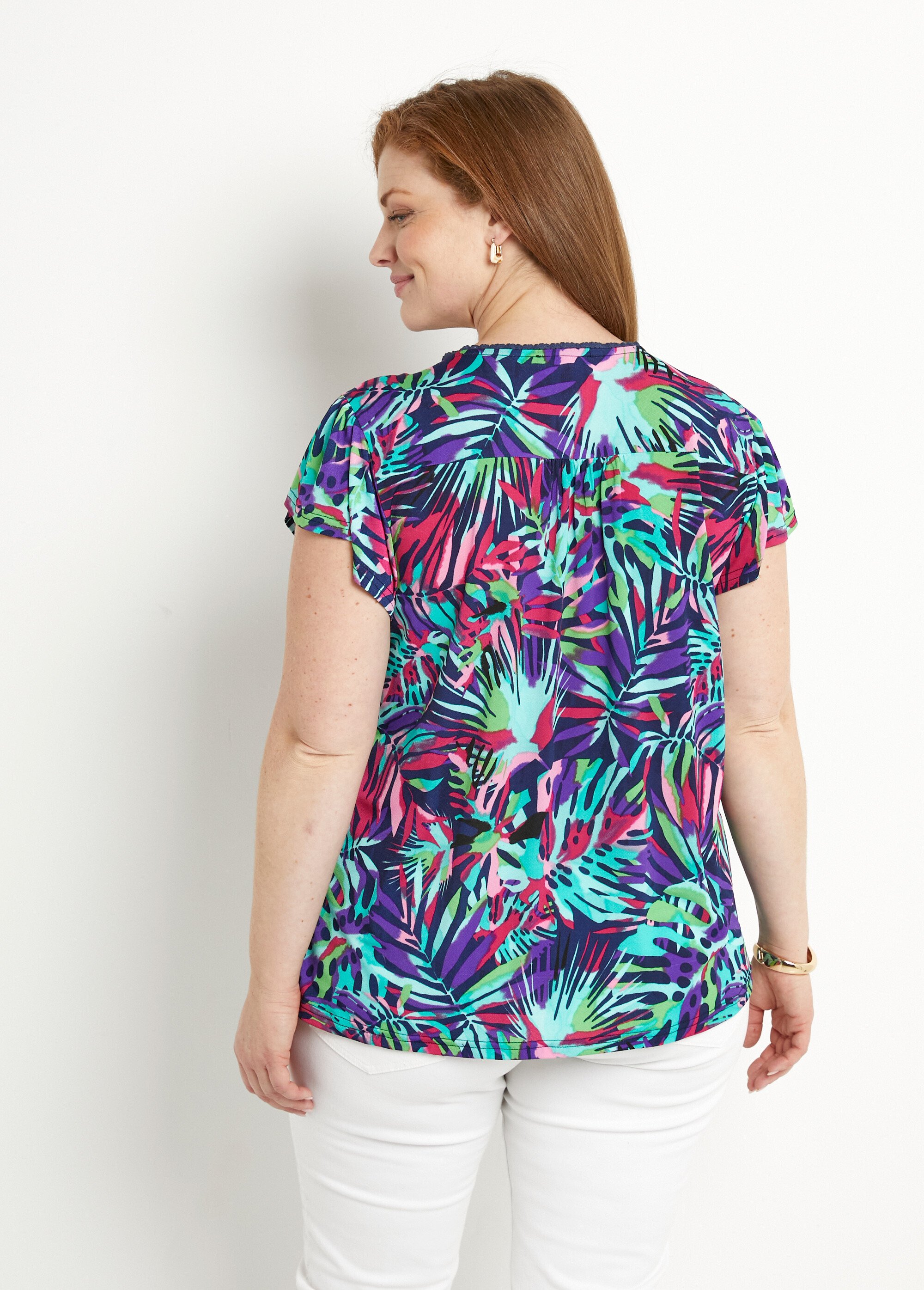 T-shirt col V évasé manches courtes