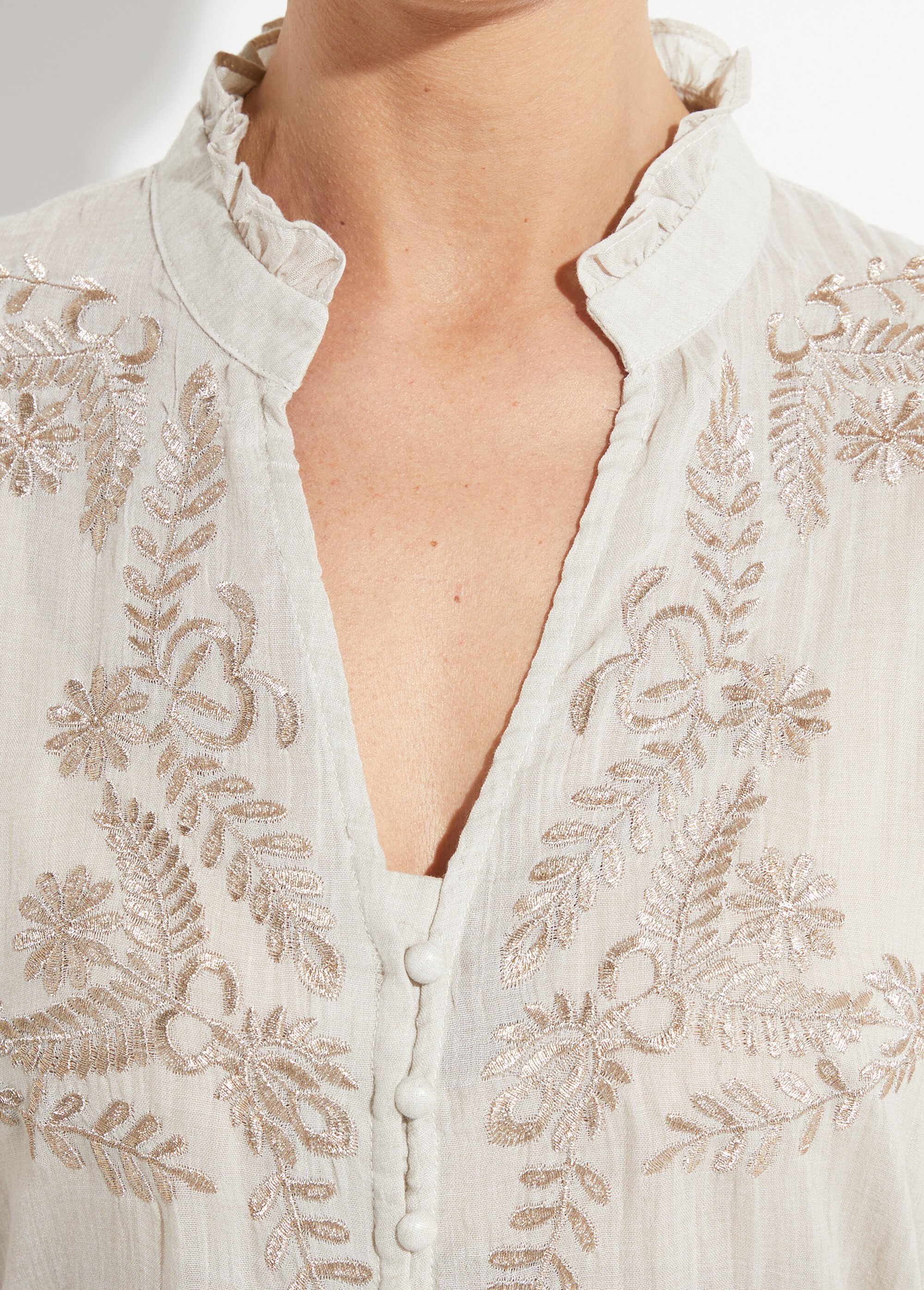 Chemisier brodé, col et poignets plissés Femme Beige JSM-CH2505 DE1