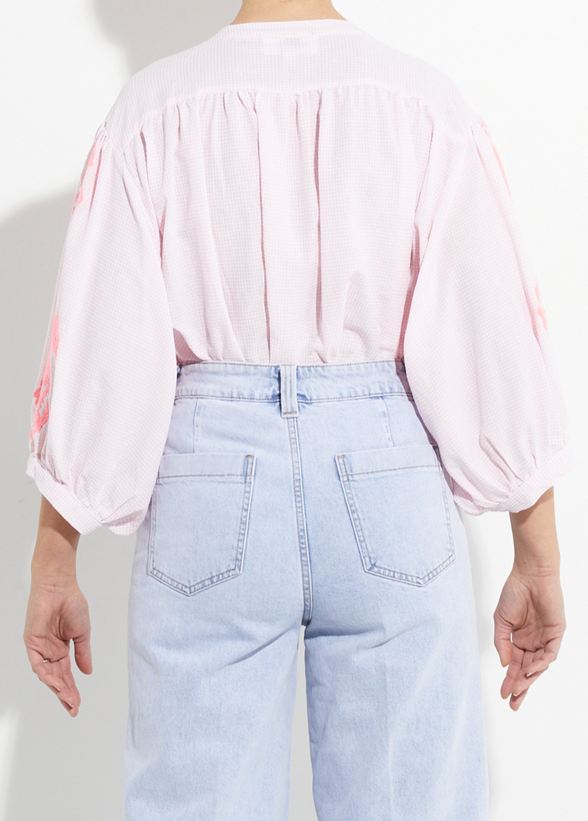 Chemisier ample vichy, broderies fluo