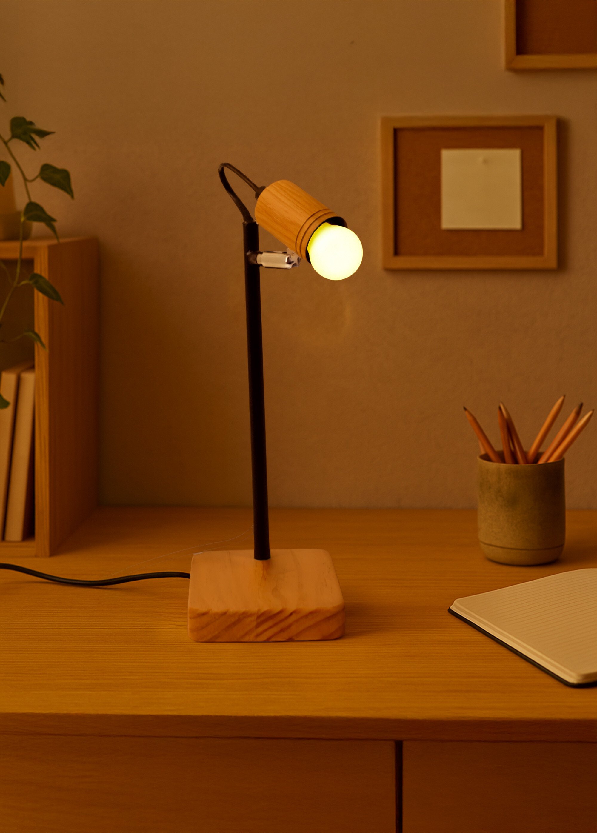 Lampe à poser minimaliste, bois et métal NOIR NOR-22259 SI1