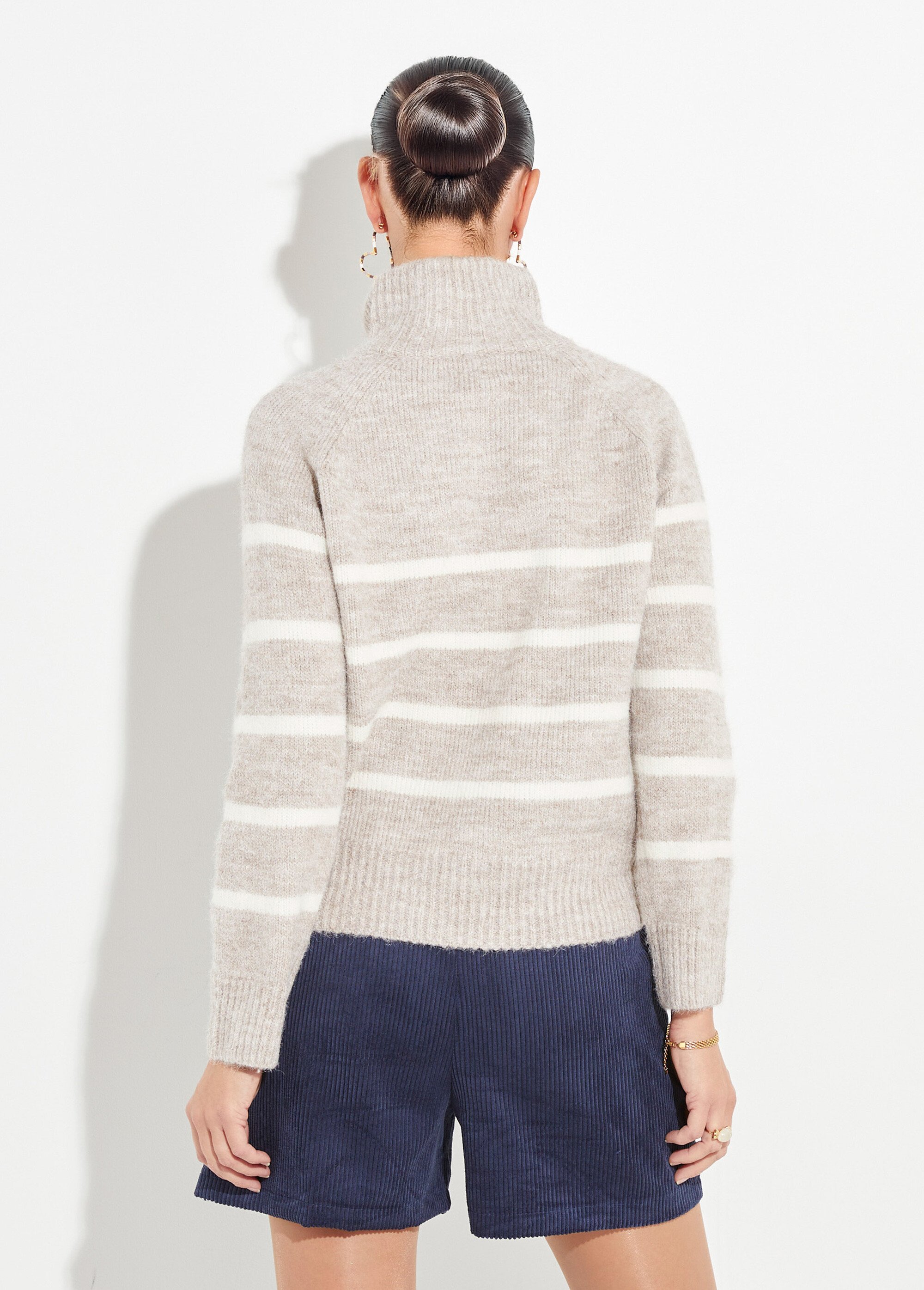 Pull chaud rayé avec col montant zippé