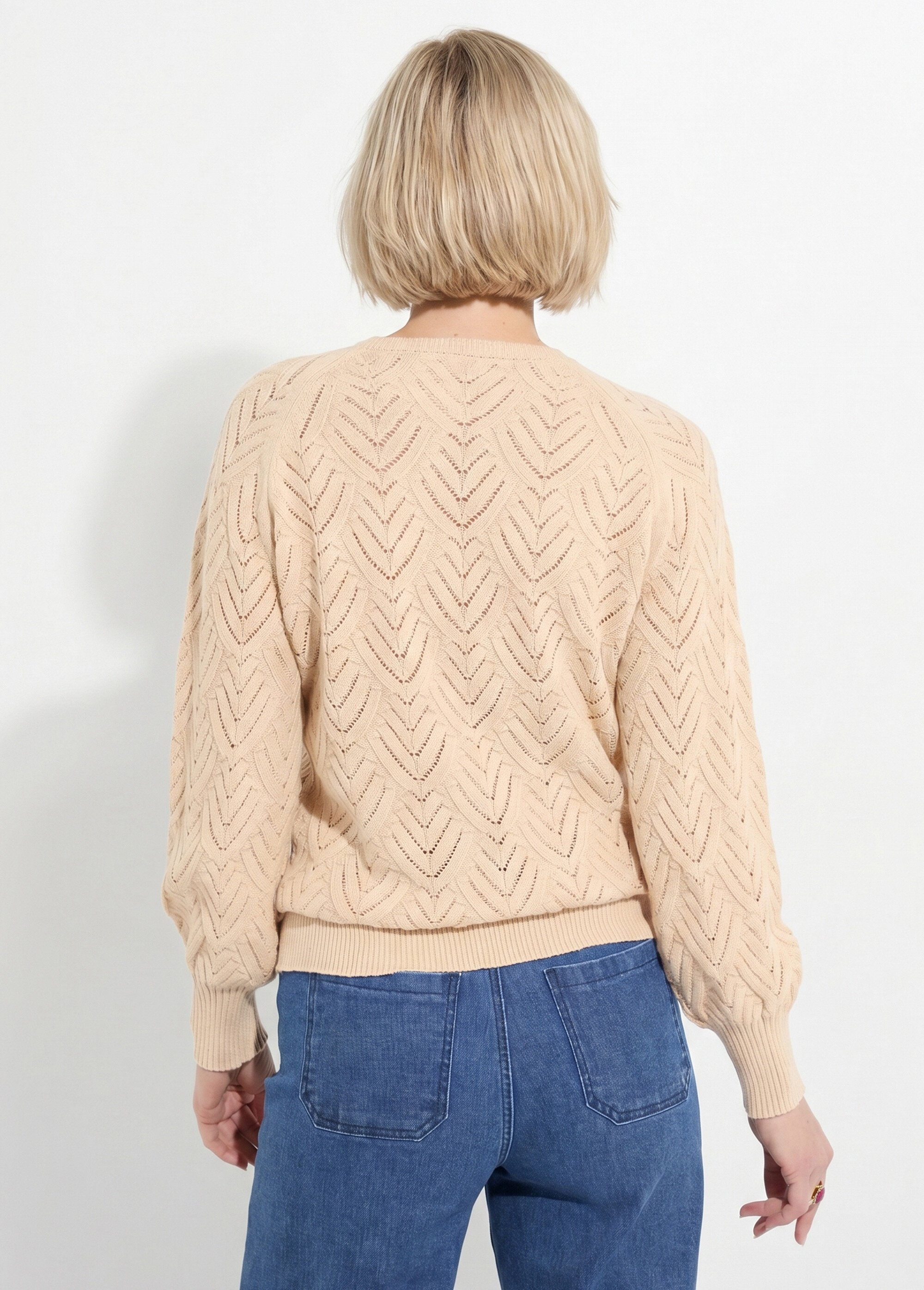 Pull doux court col rond uni ajouré