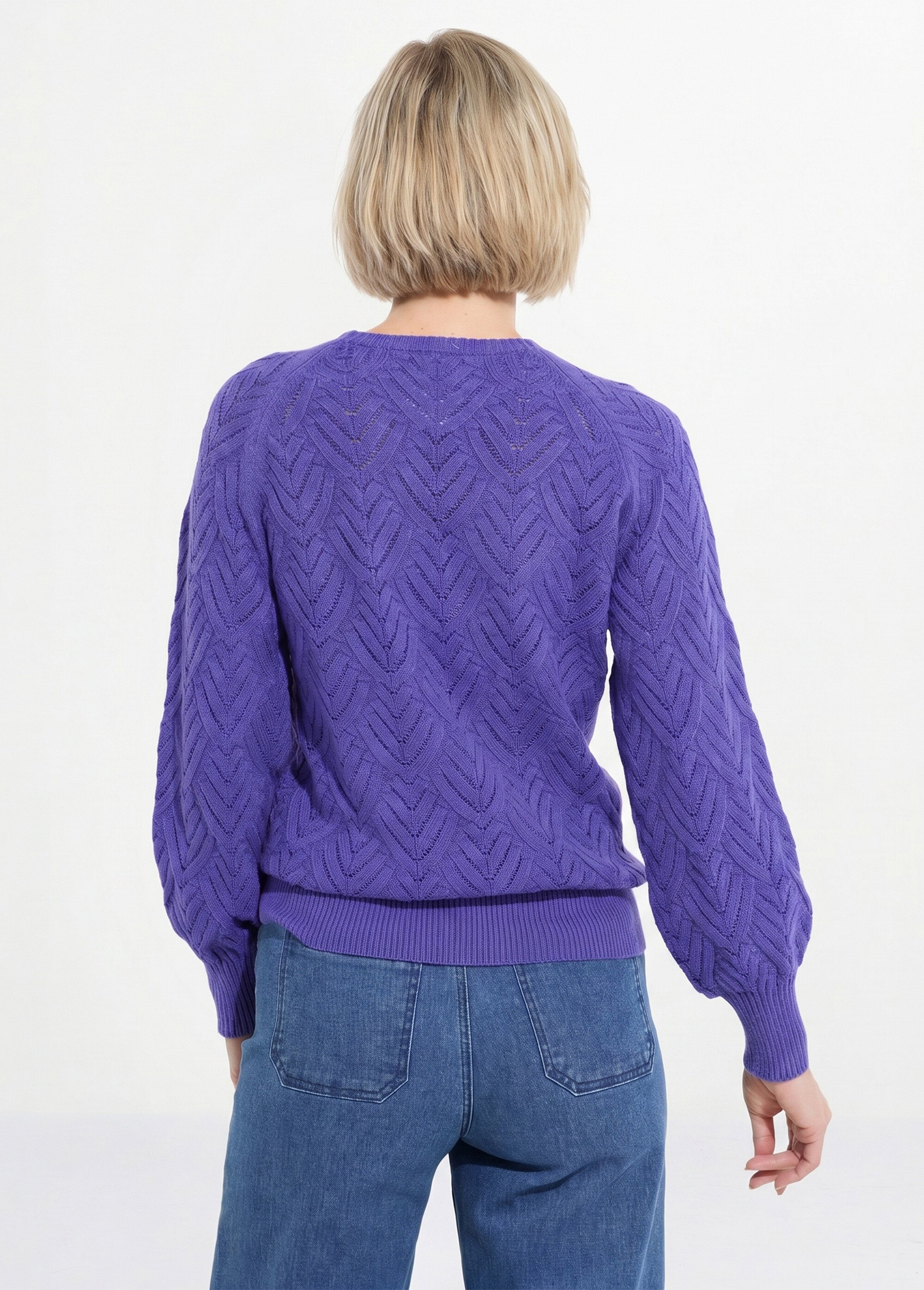 Pull doux court col rond uni ajouré