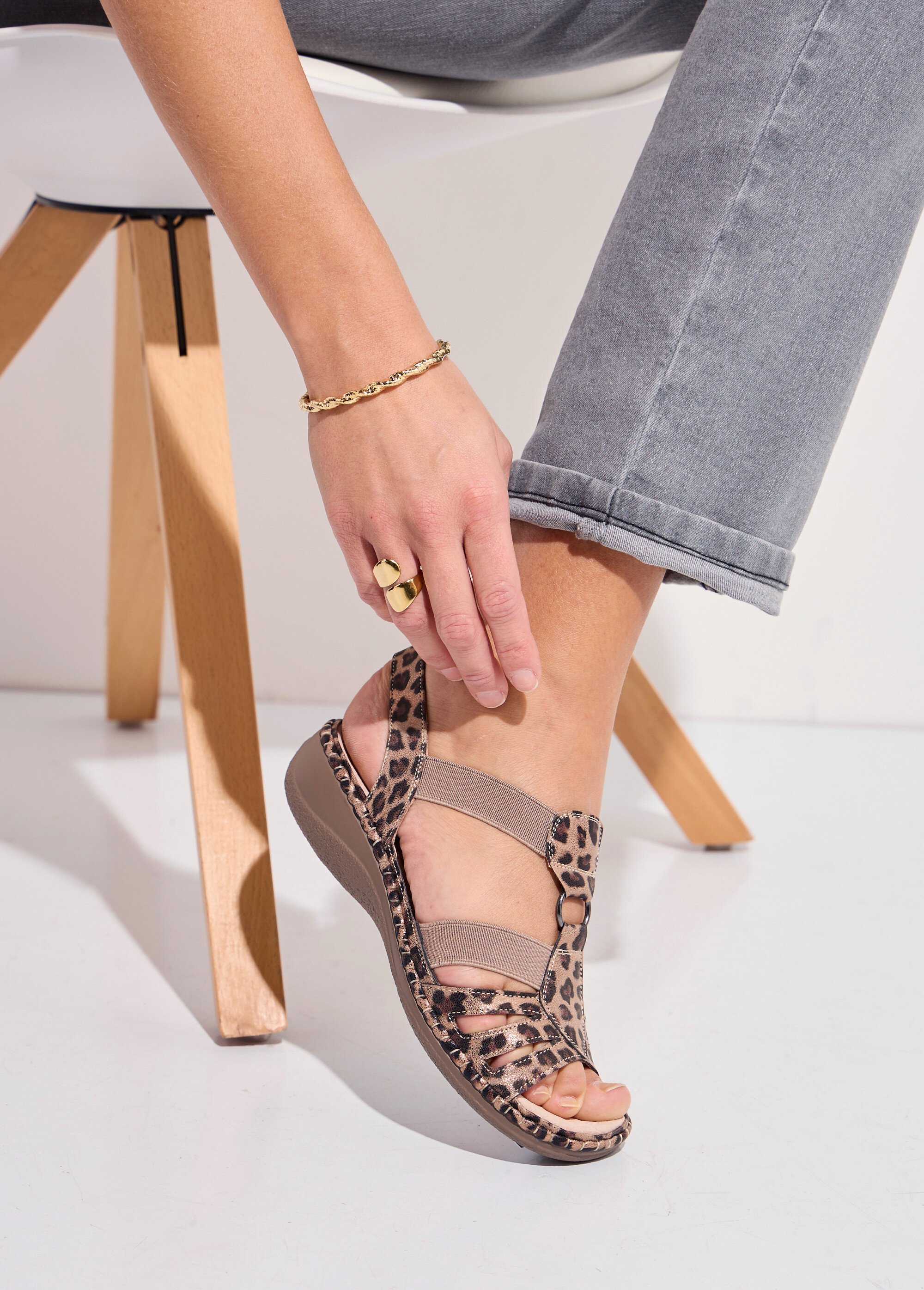 Sandales compensées élastiquées imprimé léopard Femme Beige OBLADE SI1