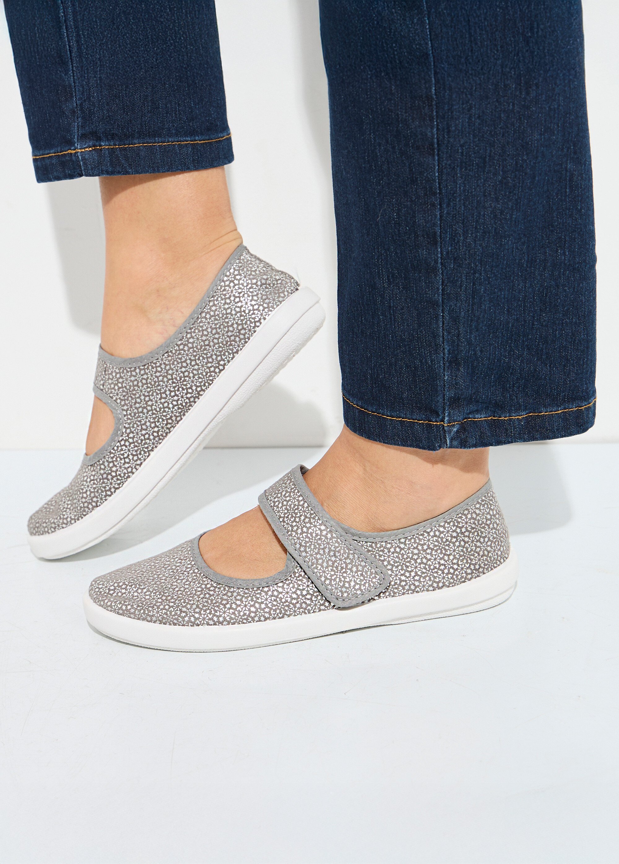 Chaussons babies à scratch largeur confort Femme Gris OKRAUT SI1