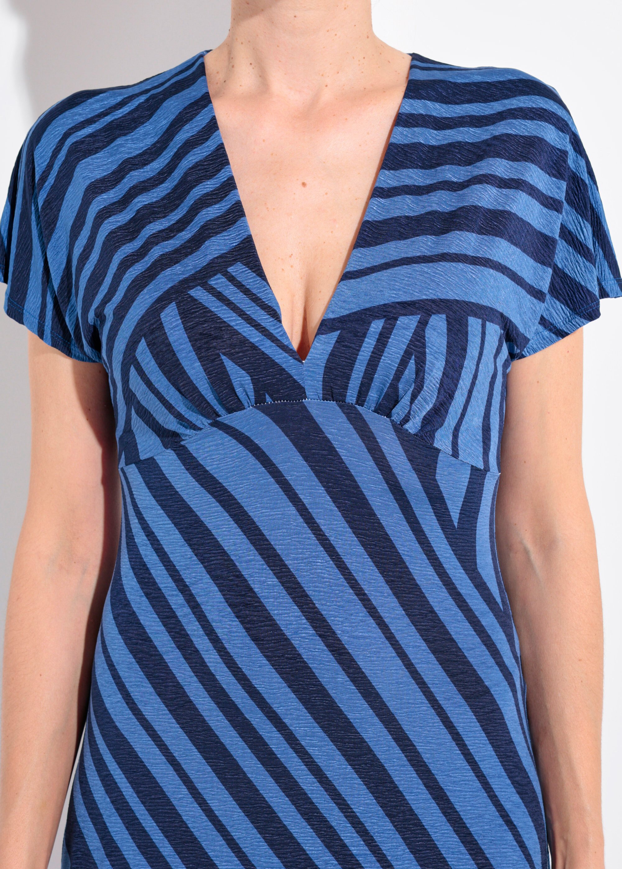 Robe longue manches col V rayures