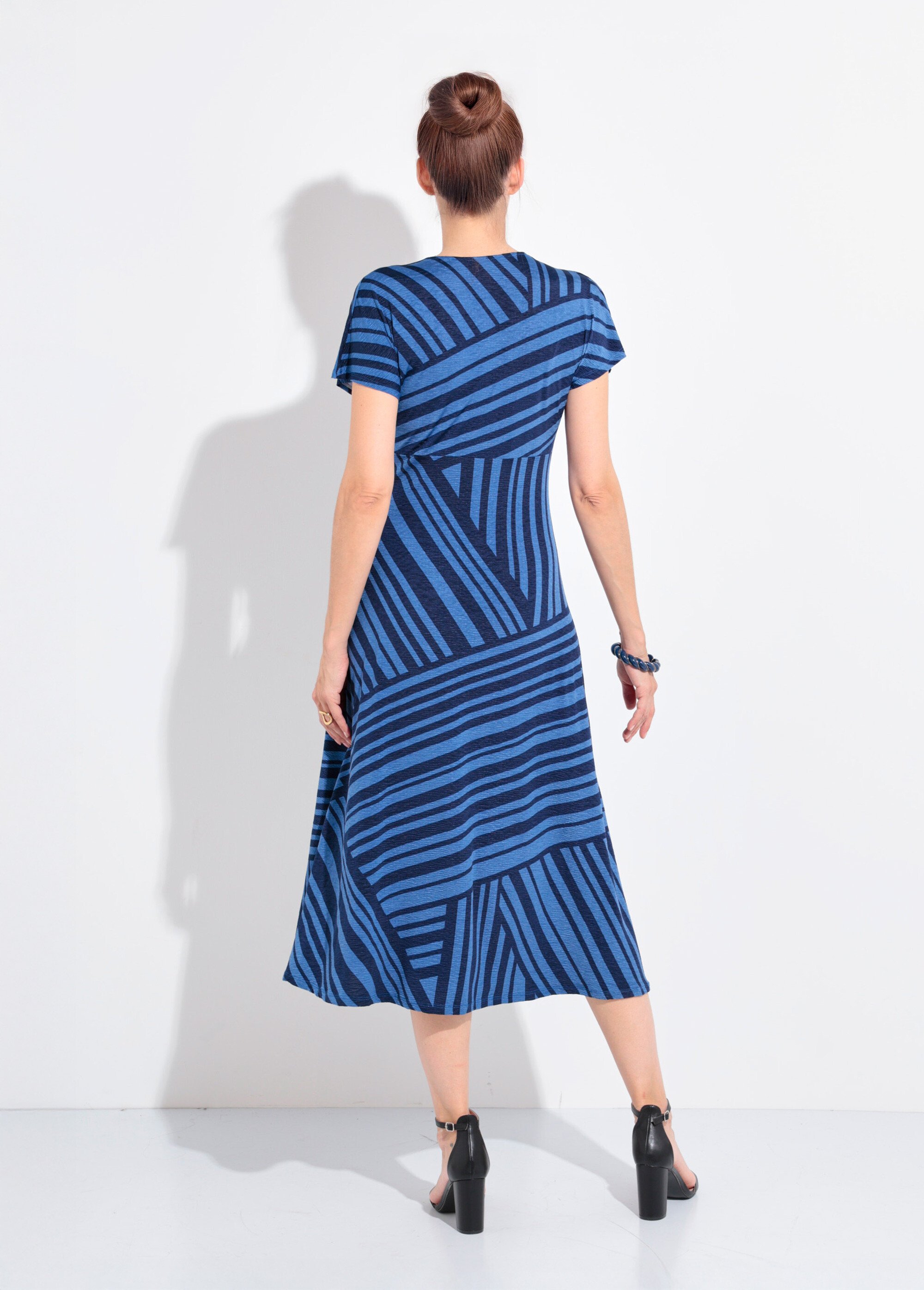 Robe longue manches col V rayures