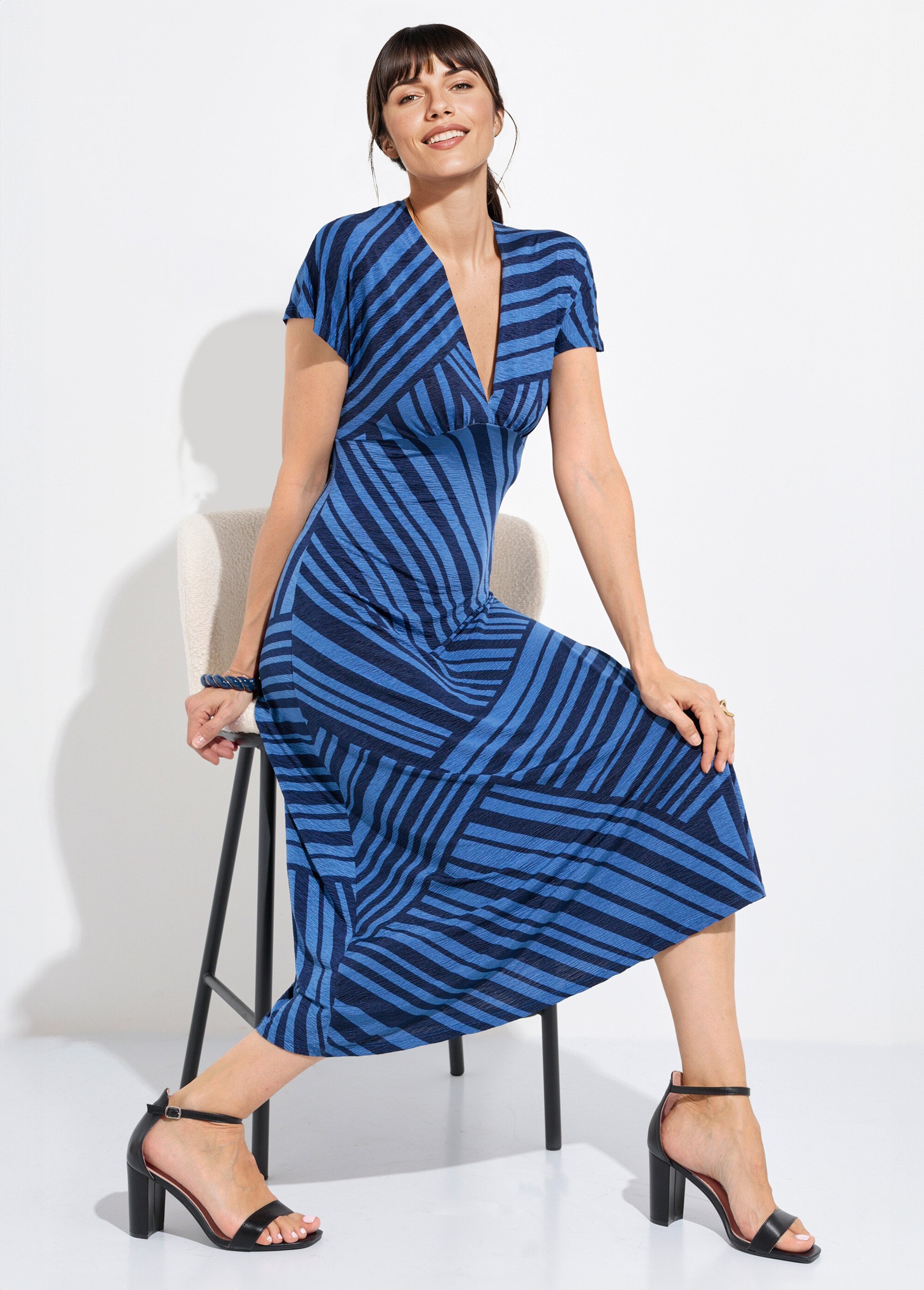 Robe longue manches col V rayures