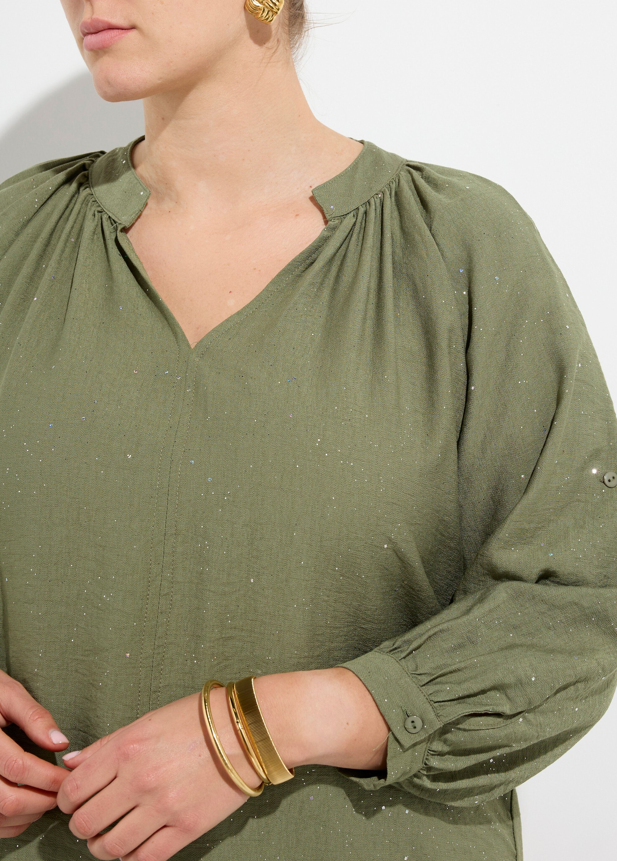 Chemisier uni pailleté et plissé, col V