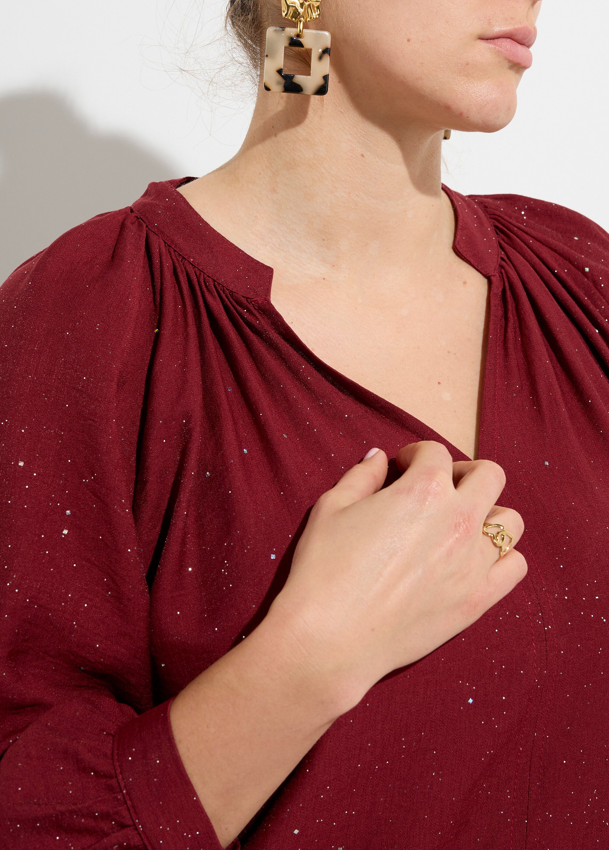 Chemisier uni pailleté et plissé, col V Femme Grande Taille Rouge CHY-F612-4 DE1