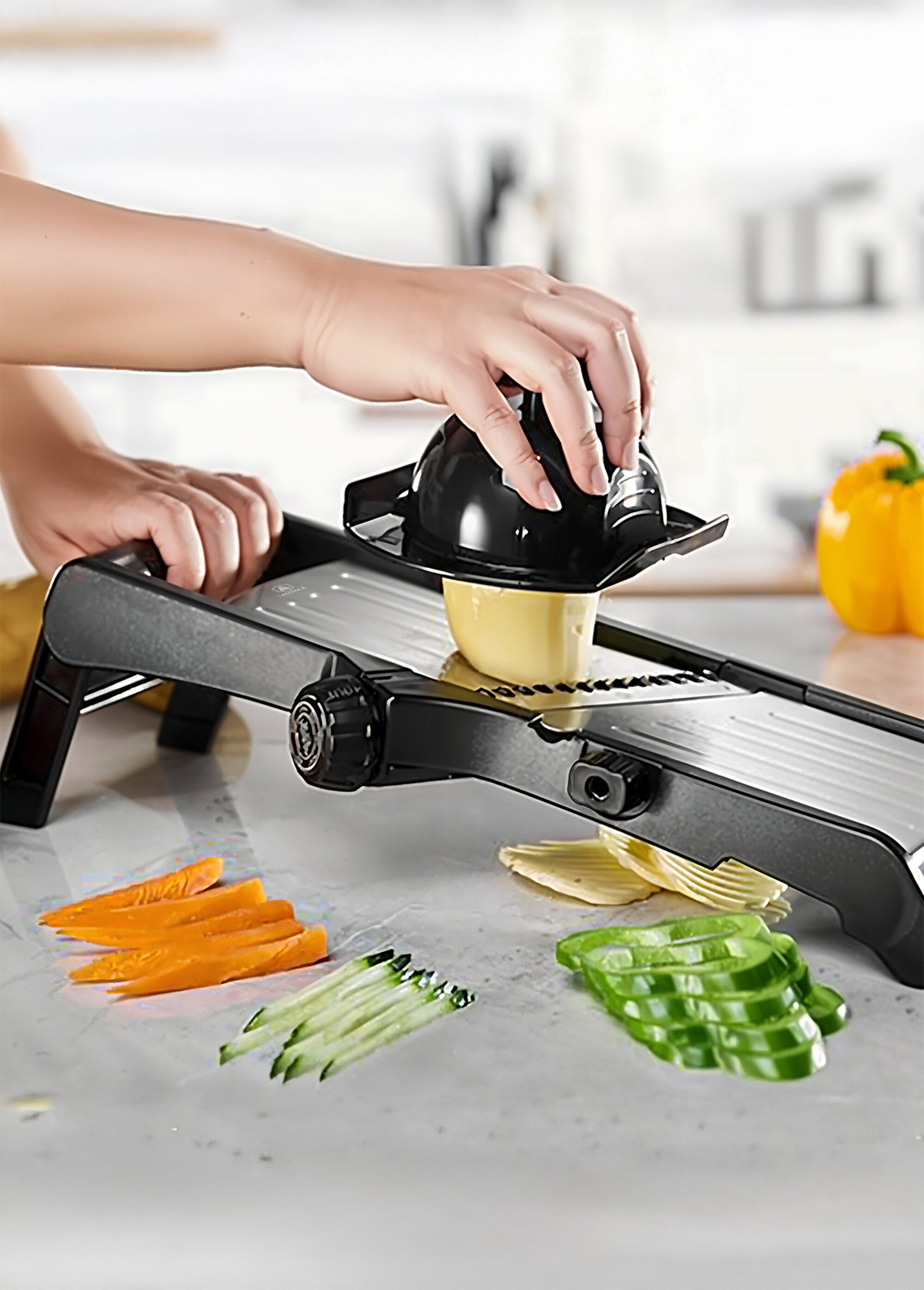 Mandoline 5 lames inox sur pieds + poussoir Noir 9260015 SF1