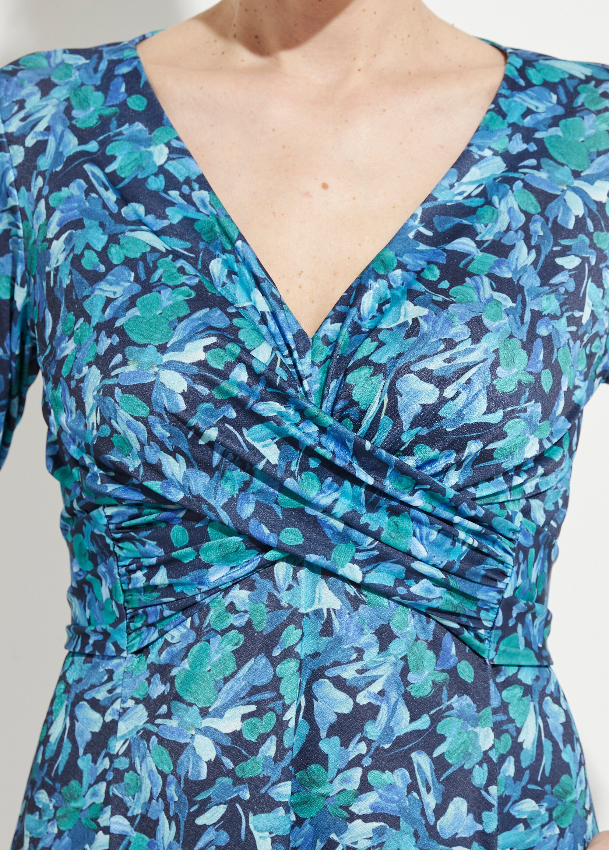 Robe courte cache-coeur maille fleurie