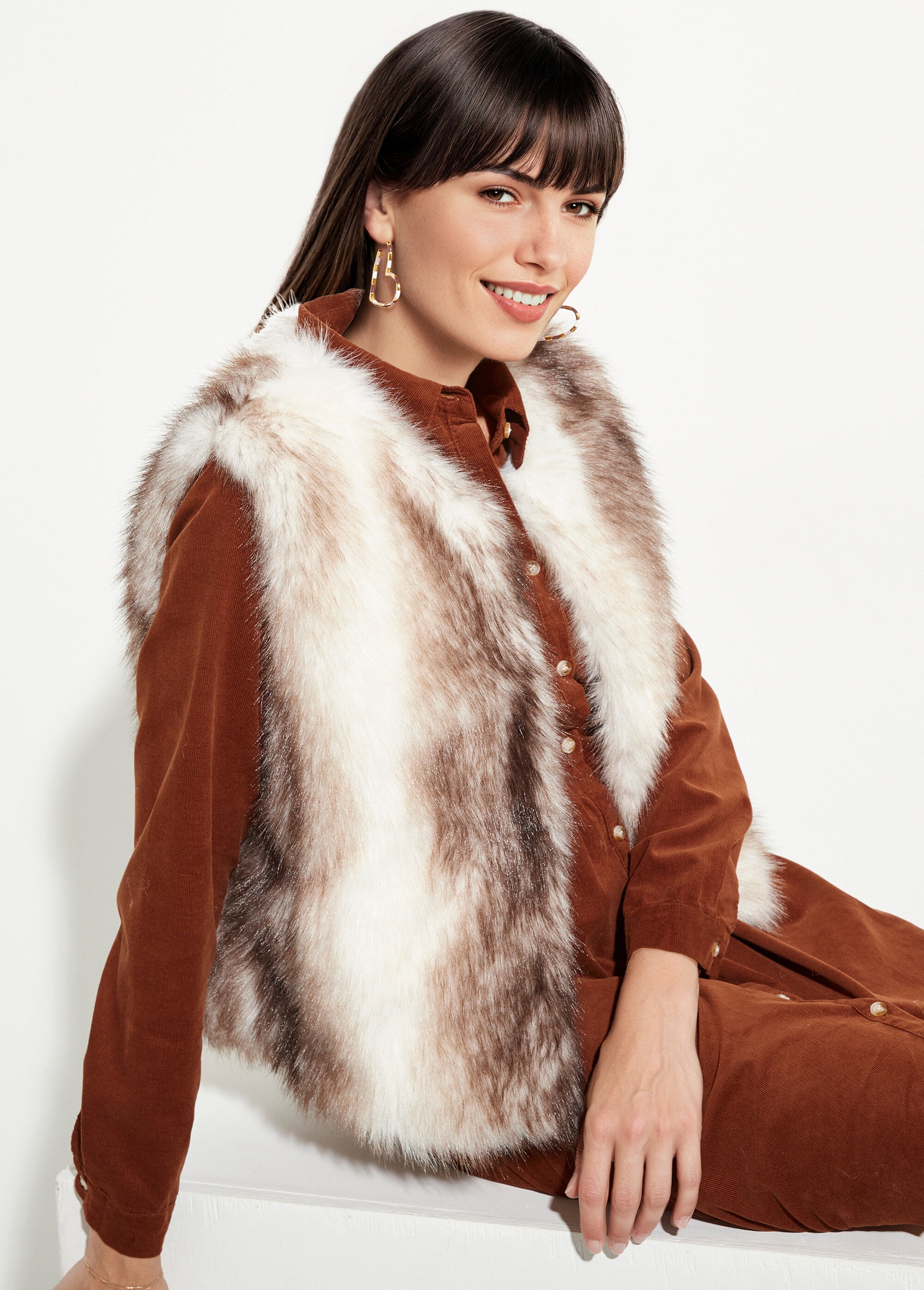 Gilet en fausse fourrure sans manches Femme Beige IA-Z018 MV1