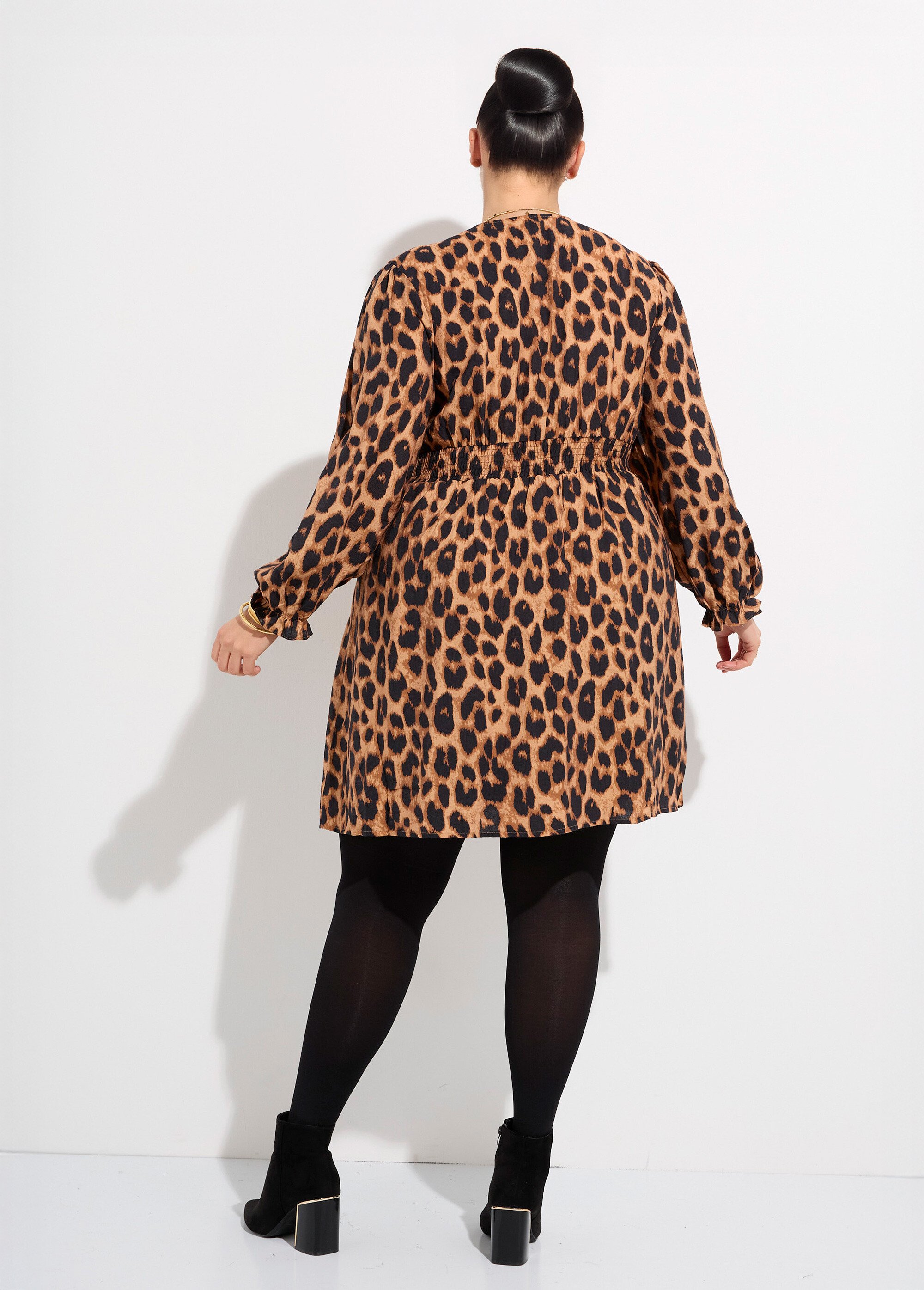 Robe col V taille haute, motif léopard