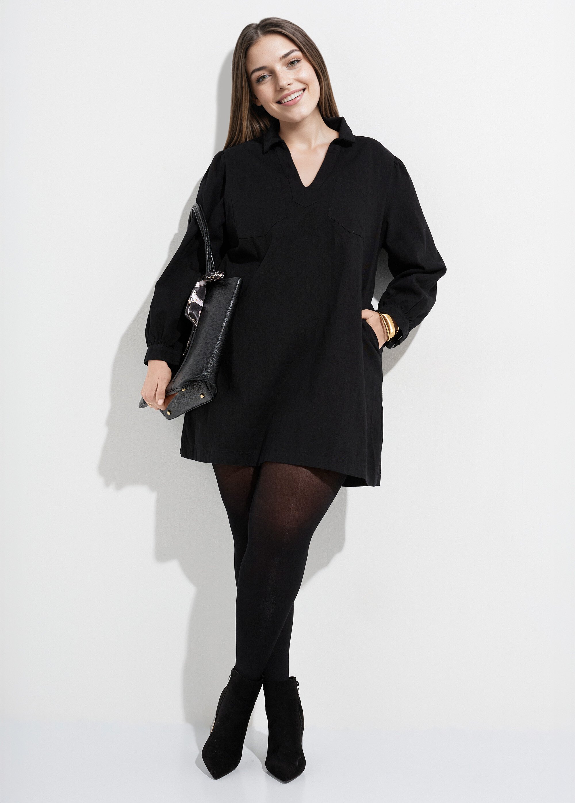 Robe housse col V avec boutons métal