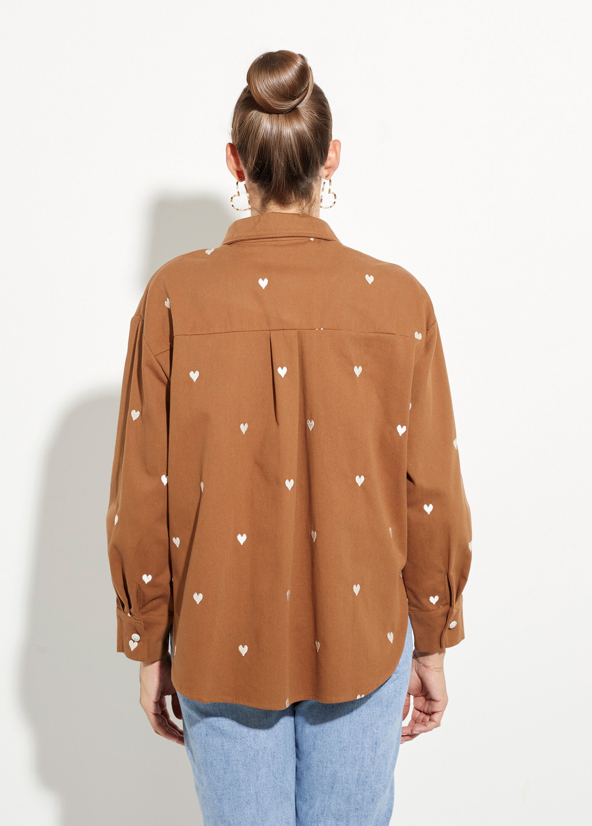 Surchemise en twill avec cœur brodés Femme Beige IA-Q3089 DO1