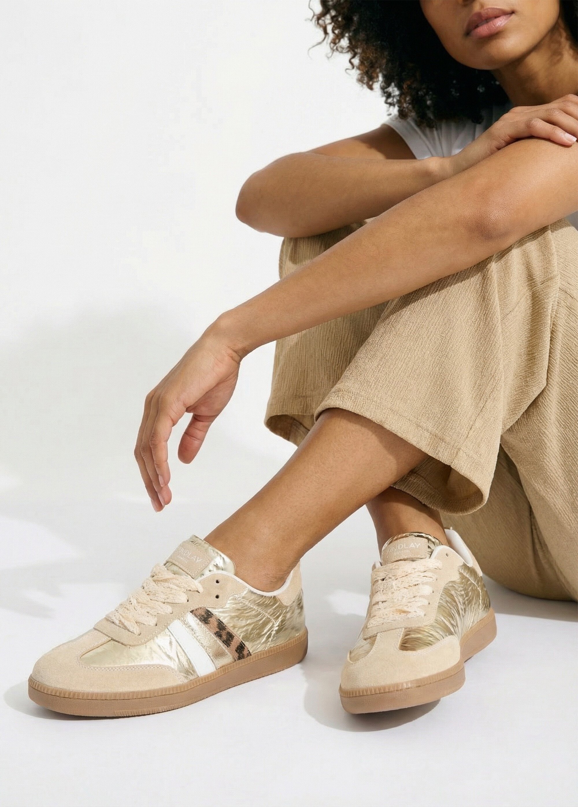 Baskets métallisées avec lacets dentelle Femme Doré COVFY1180 SI1