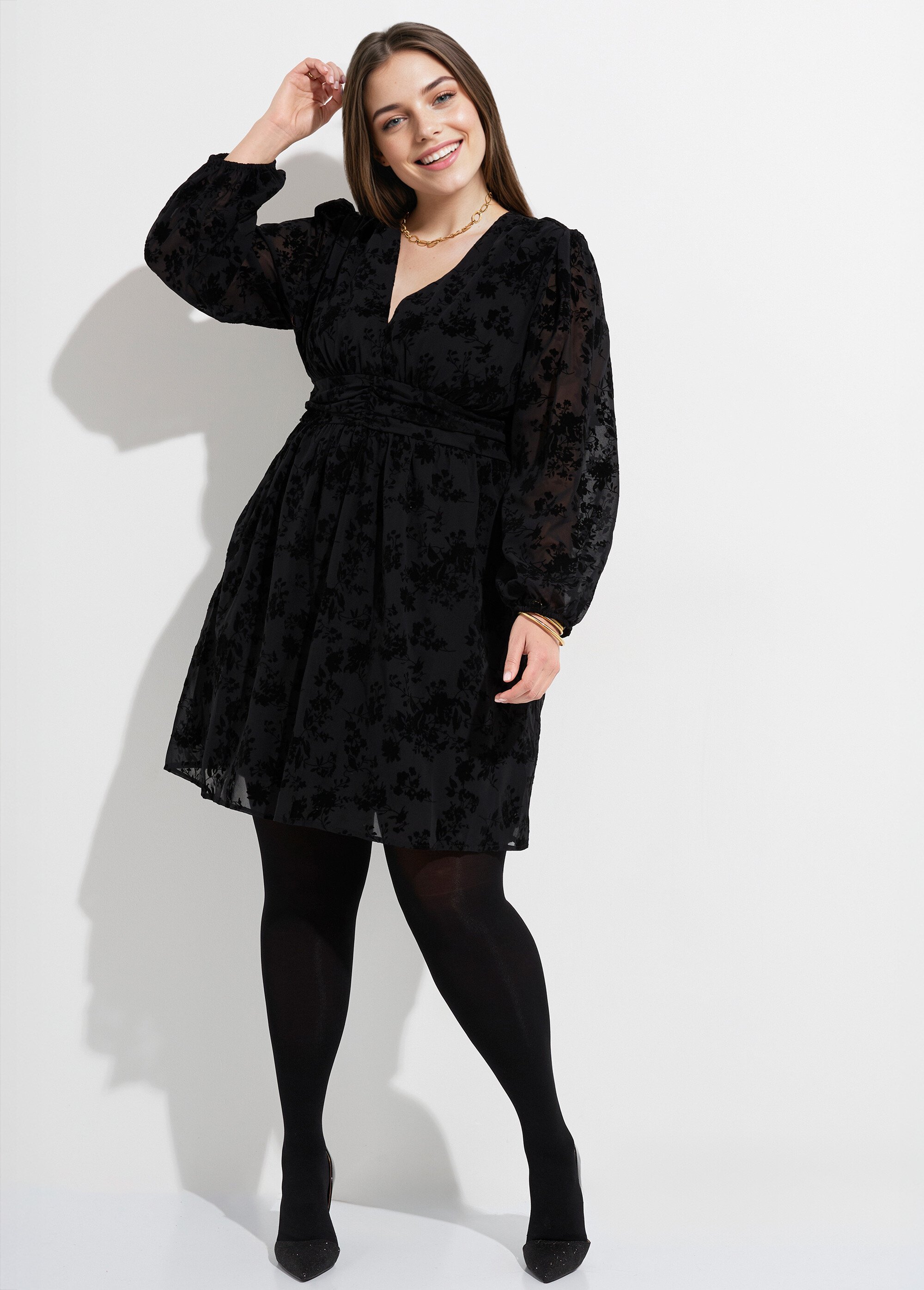 Robe col V en voile et motif velours