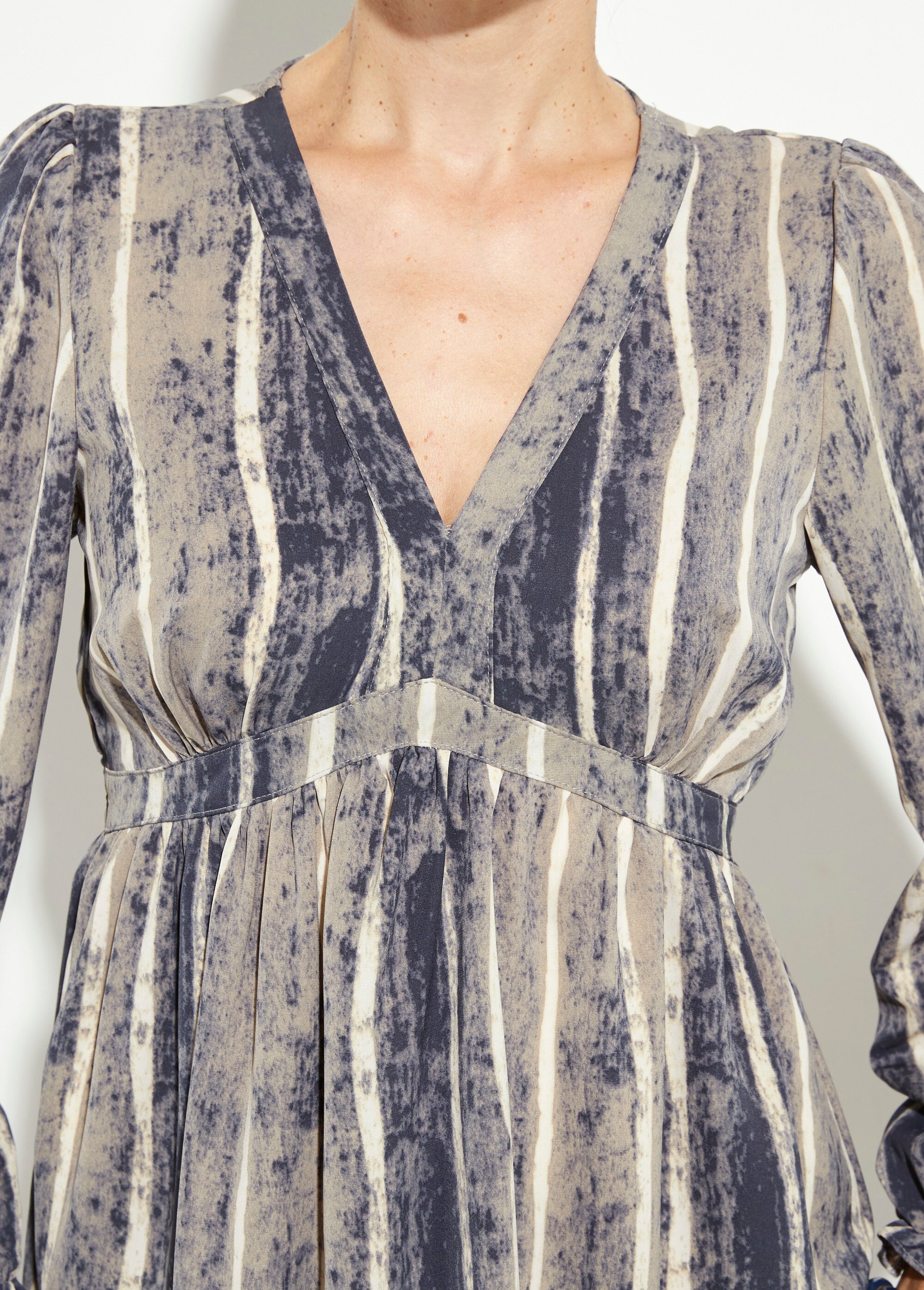 Robe courte col V taille haute plissée Femme Gris IA-R5968 DE1