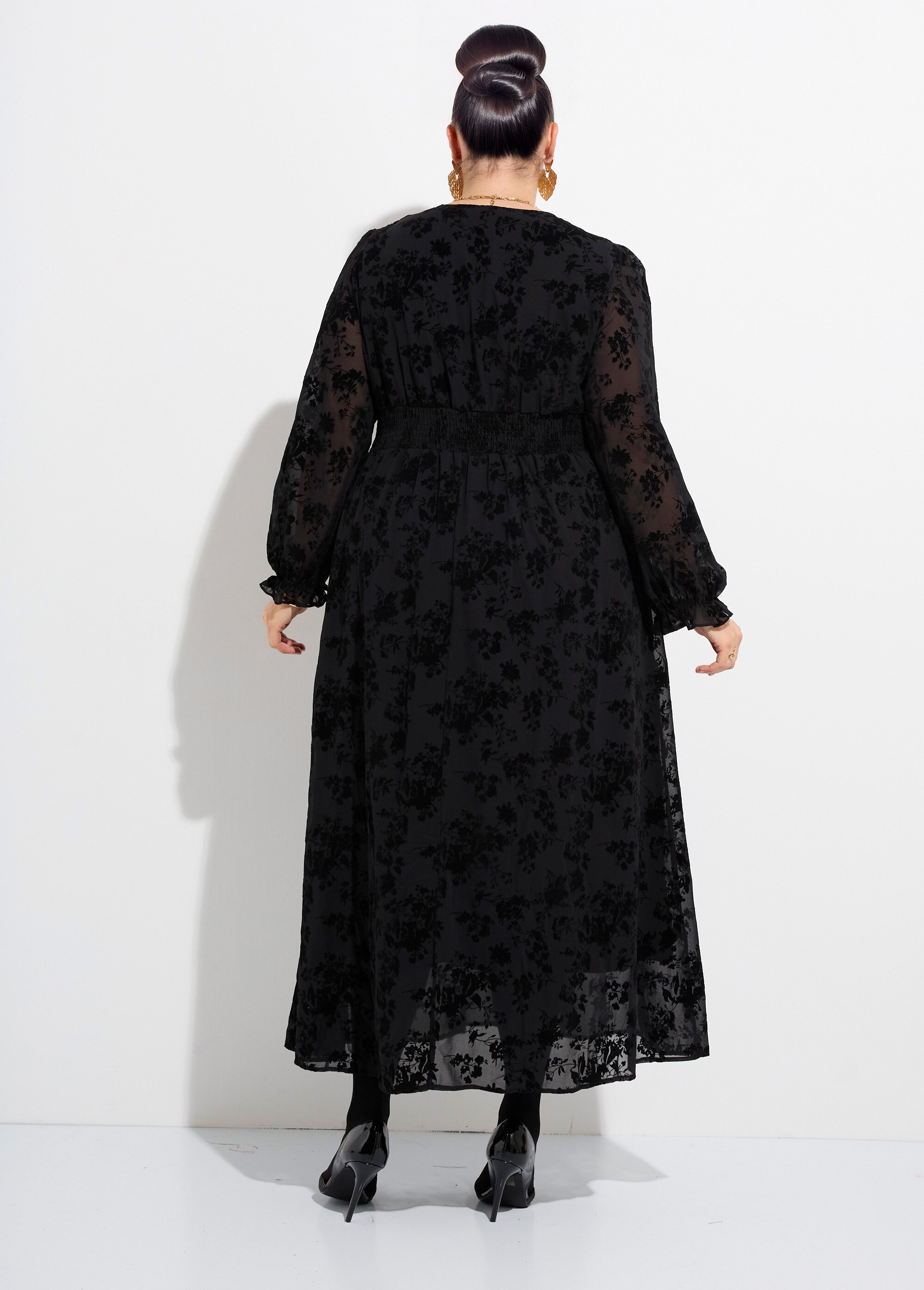 Robe longue col V, voile et motif velours