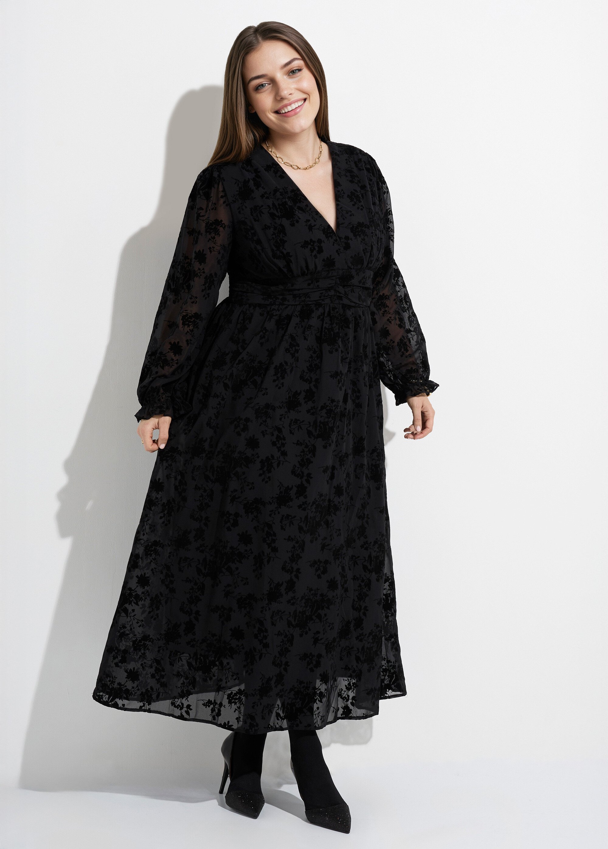 Robe longue col V, voile et motif velours