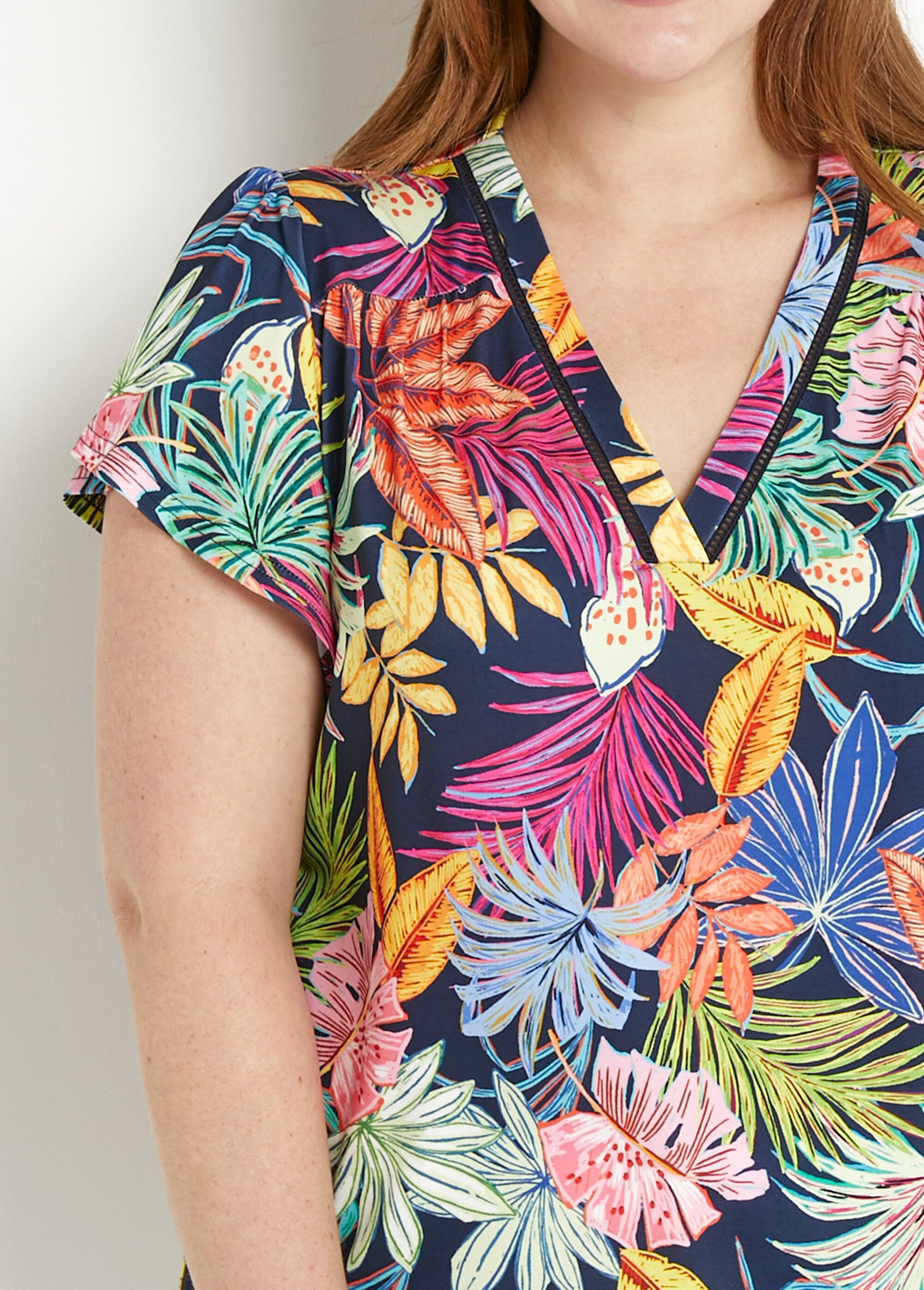 T-shirt ample col V imprimé feuilles manches courtes