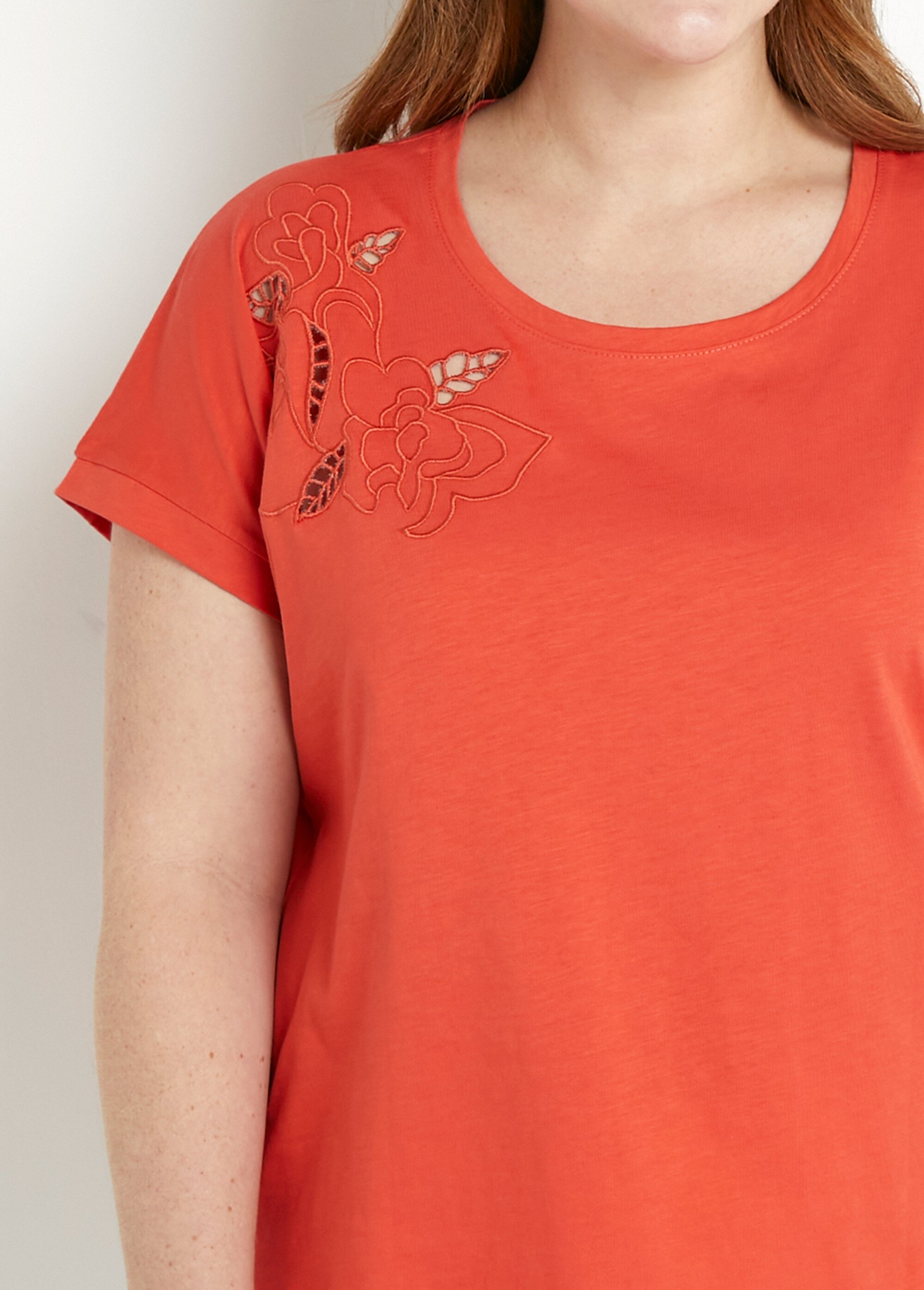 T-shirt court uni brodé ajouré manches courtes