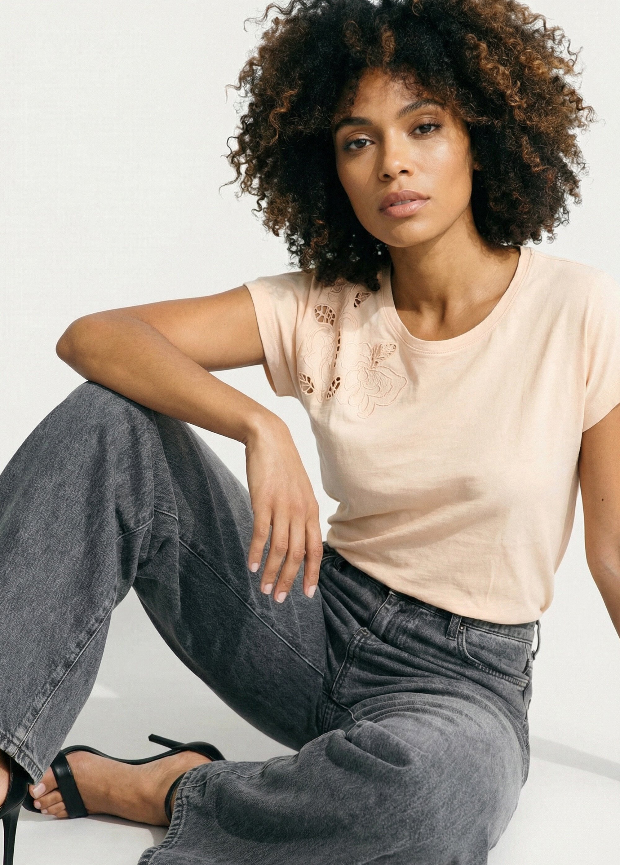 T-shirt court uni brodé ajouré manches courtes Femme Beige CLEYA MV1