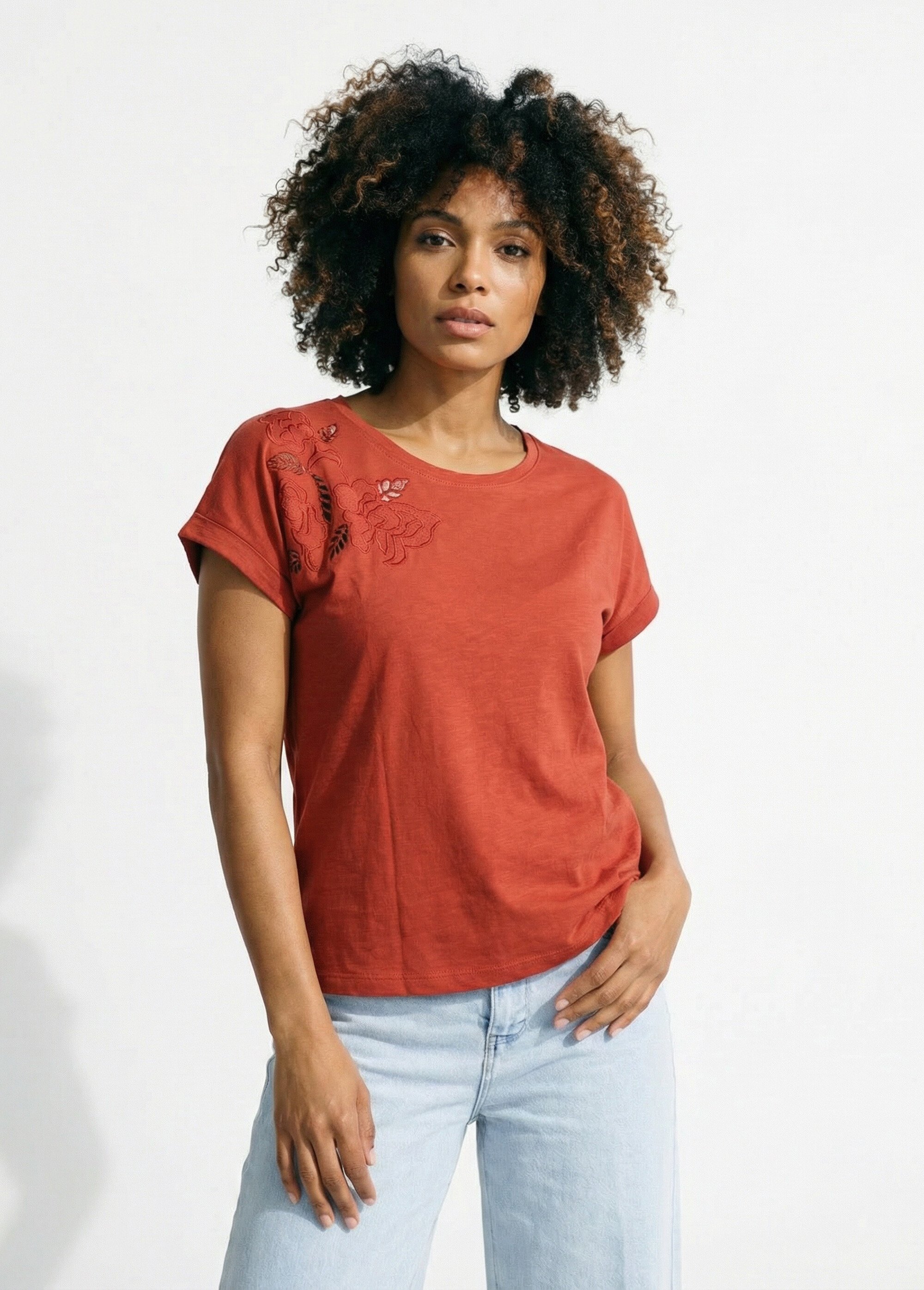 T-shirt court uni brodé ajouré manches courtes Femme Rouge CLEYA FA1