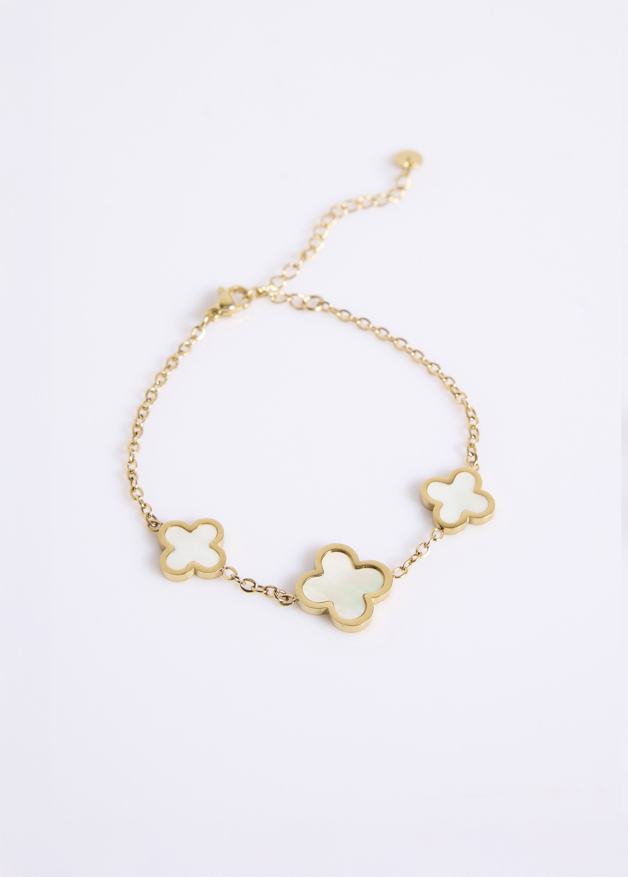 Bracelet avec breloques fleur acier inoxydable et nacre