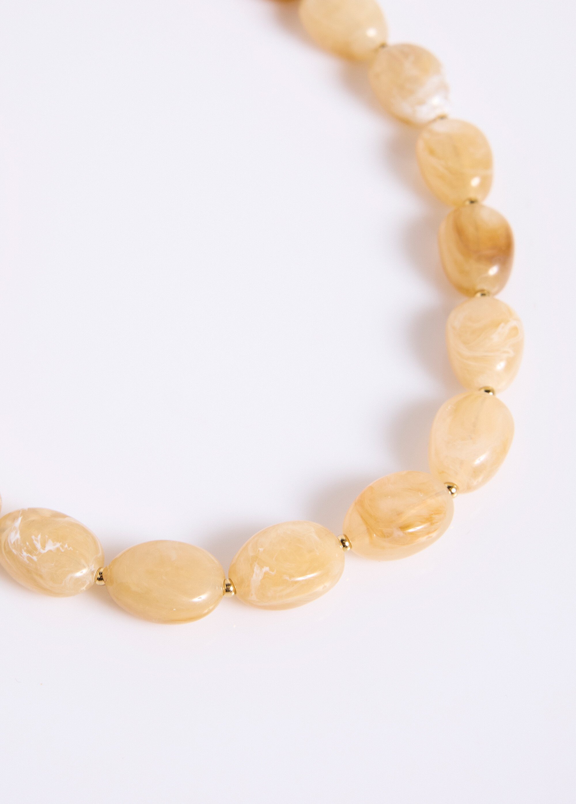 Collier avec perles de résine