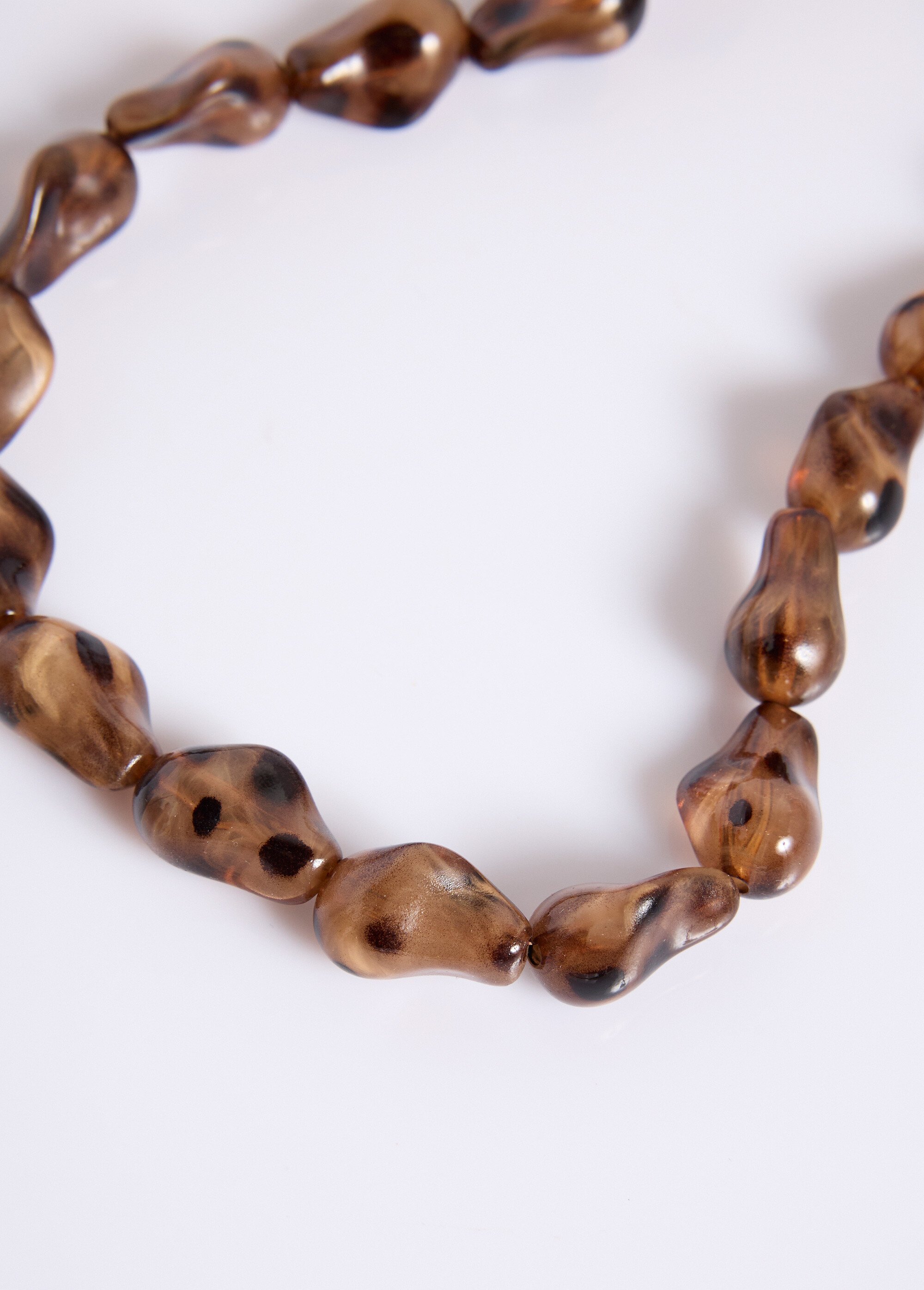 Collier avec perles de résine