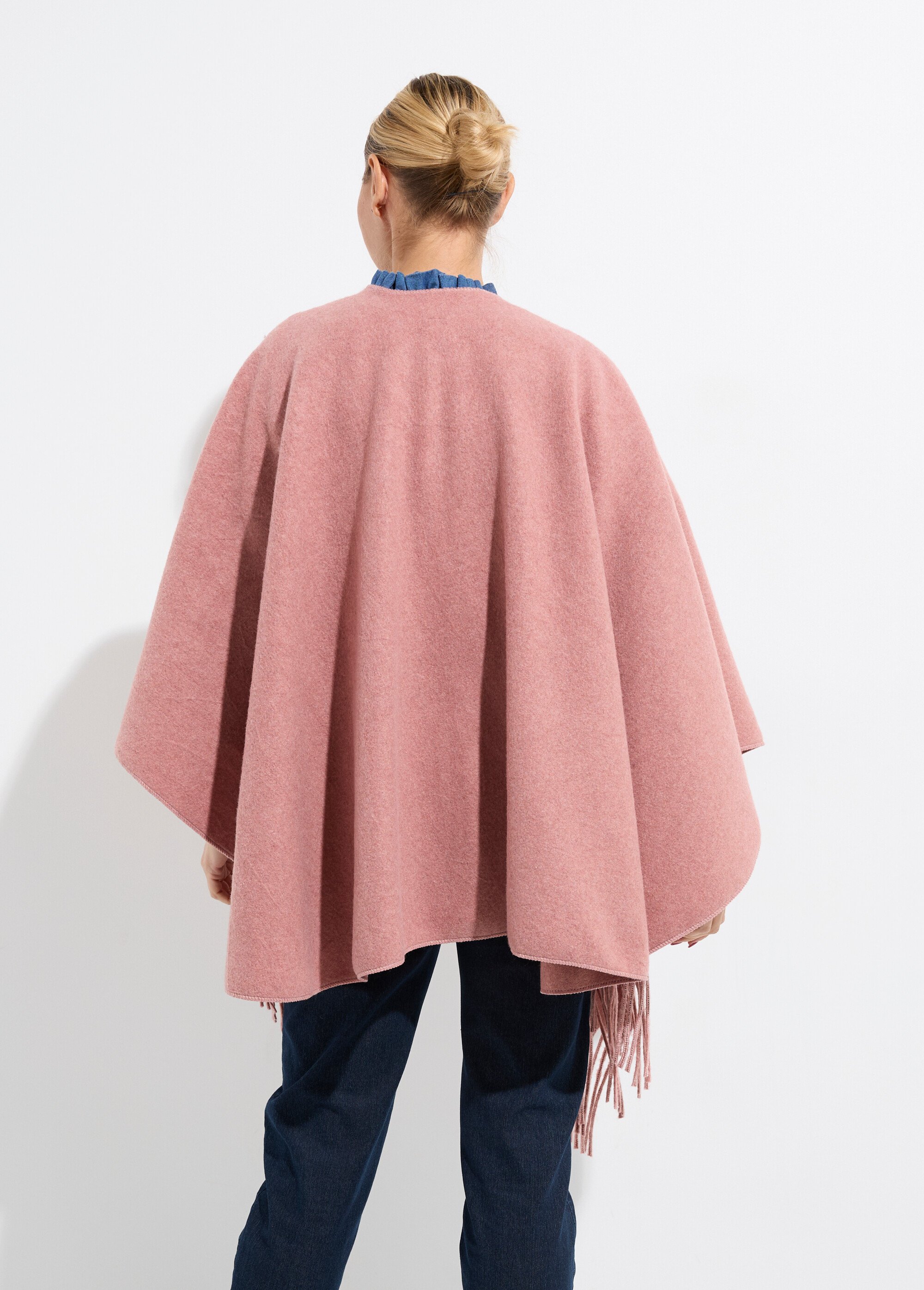Manteau cape à franges aspect lainage