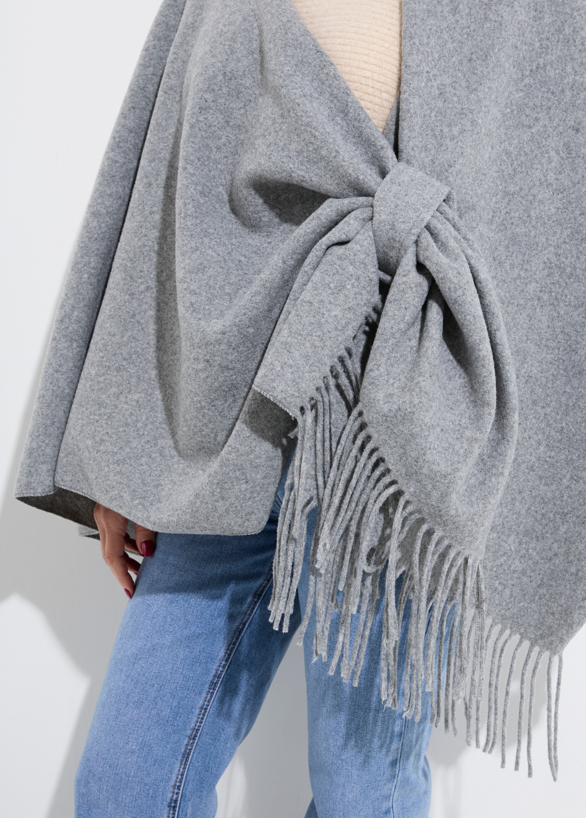 Manteau cape à franges aspect lainage