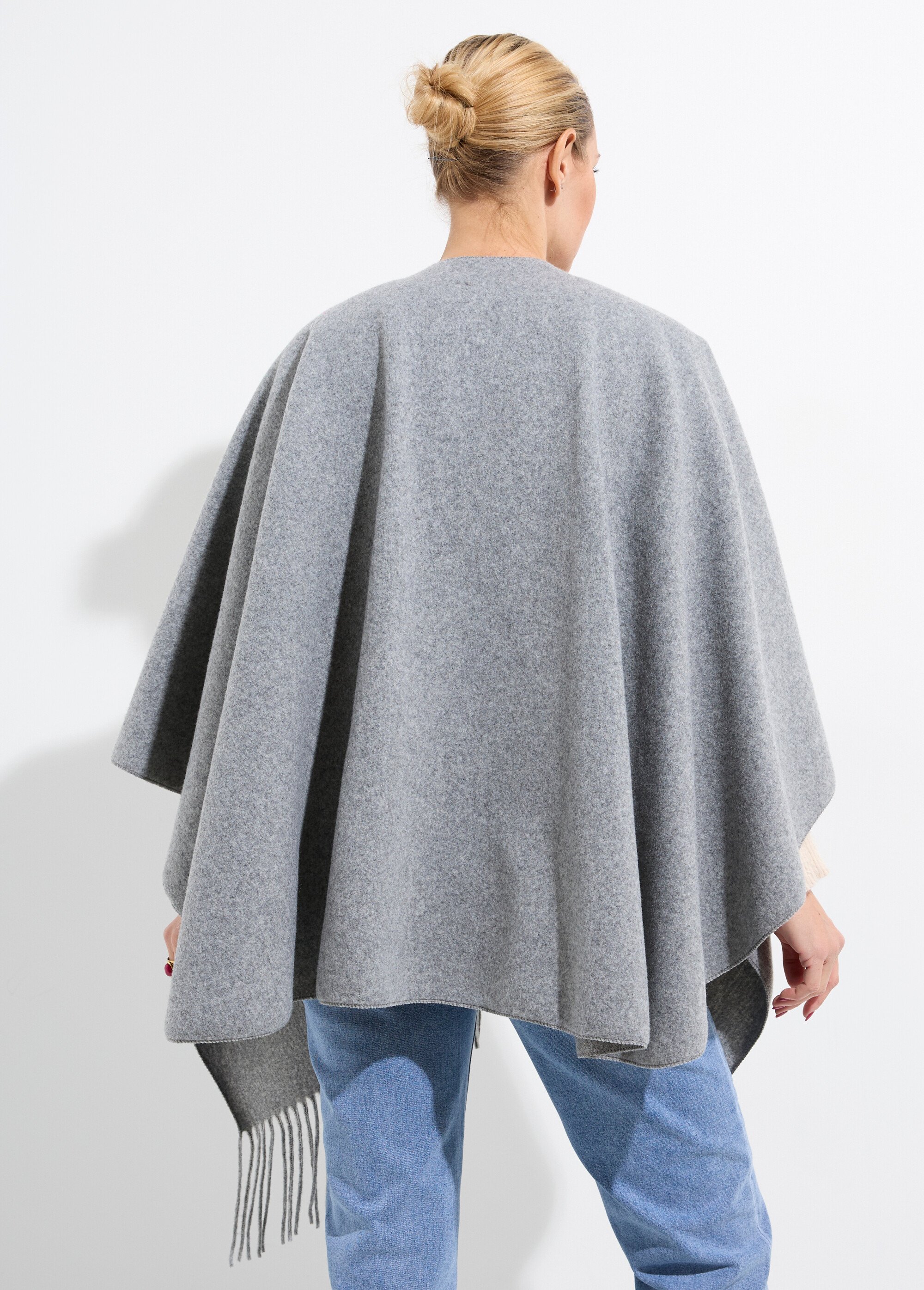 Manteau cape à franges aspect lainage