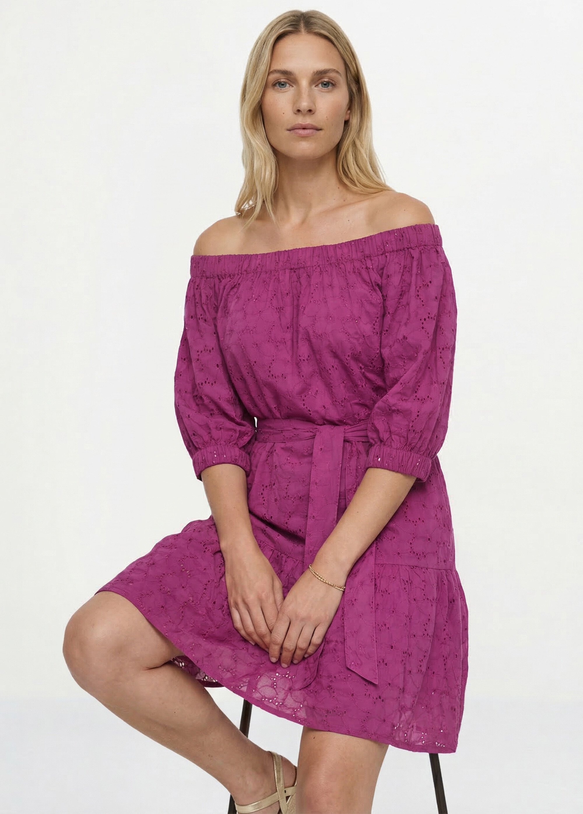 Robe courte col Bardot broderie anglaise