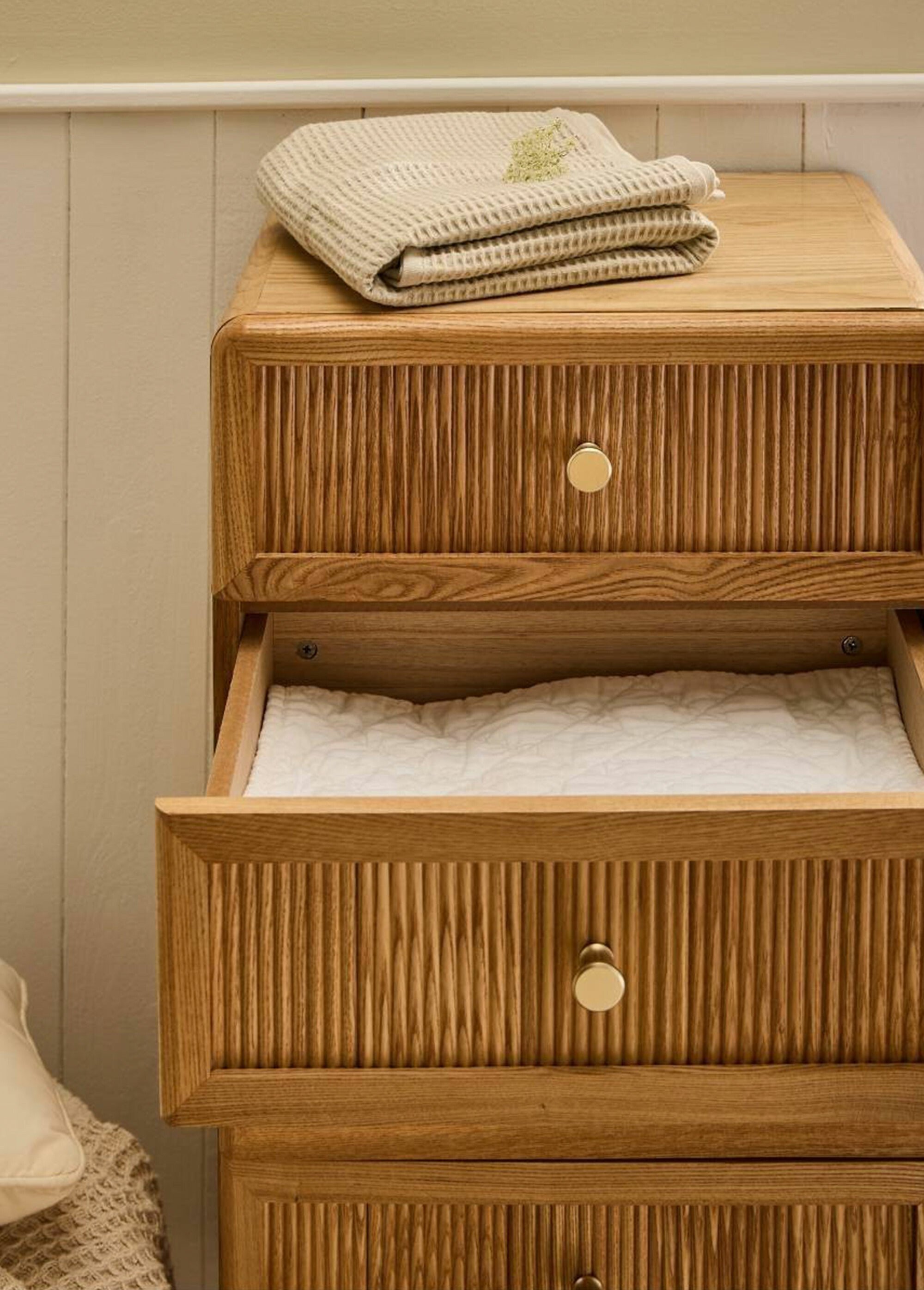 AVA Chiffonnier 5 tiroirs effet lamellé