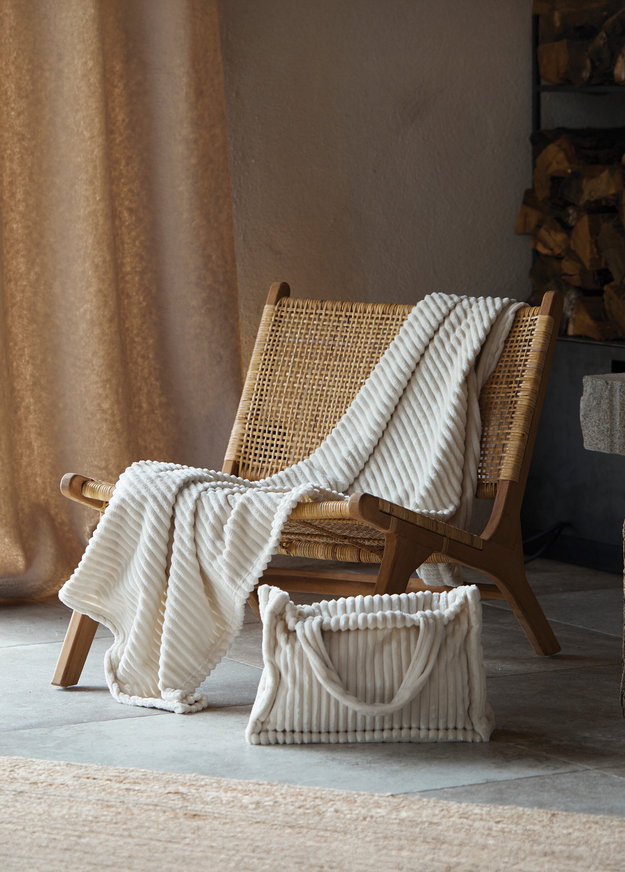 Plaid toucher peluche effet côtelé Beige RUPLAID SI1