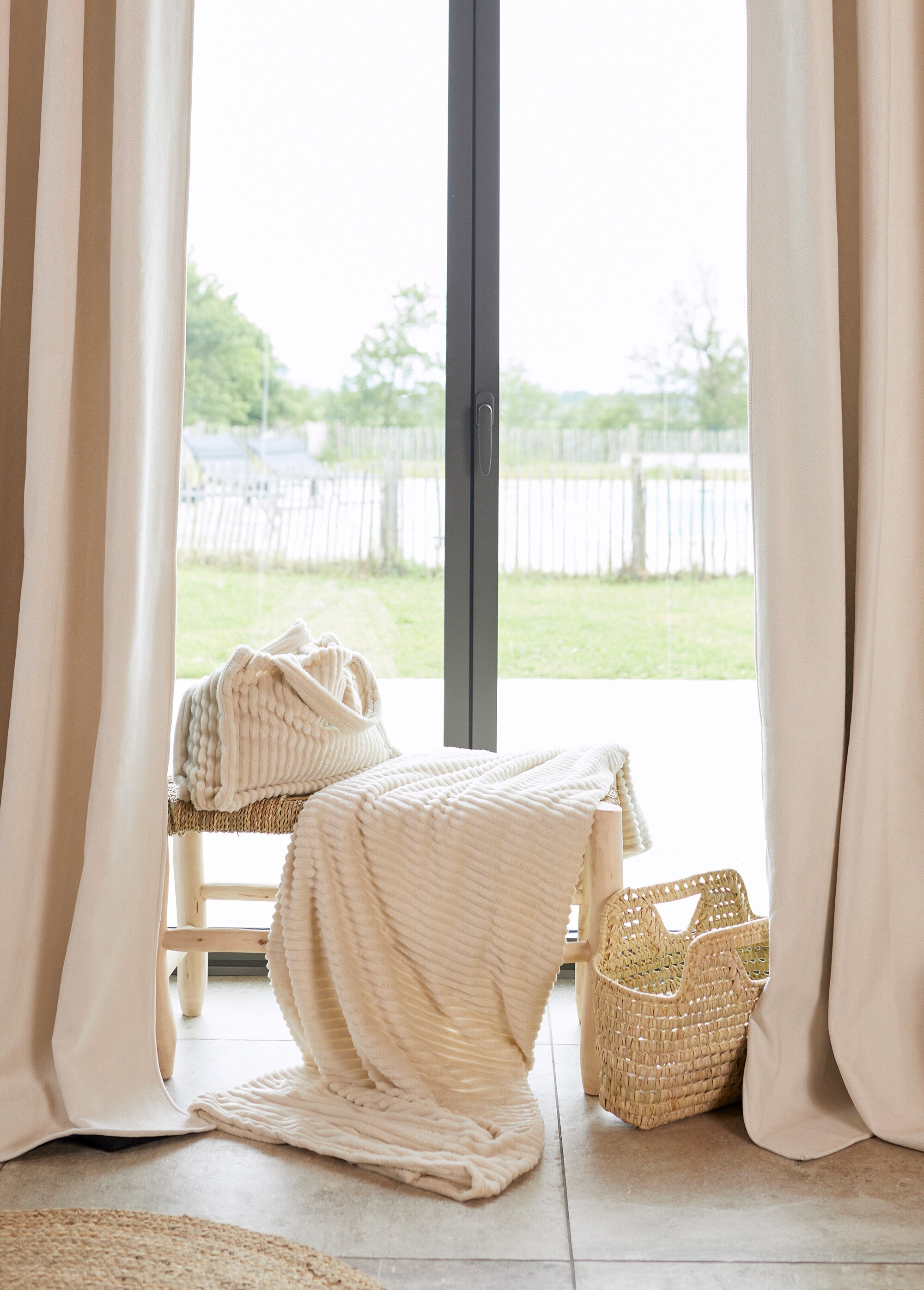 Plaid toucher peluche effet côtelé Beige RUPLAID SI2